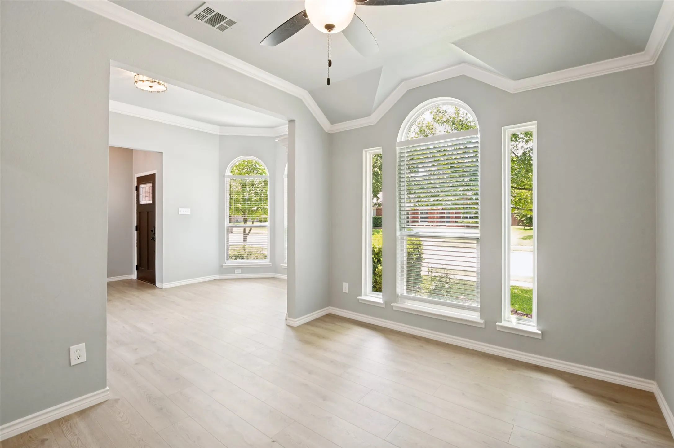 Single Family Residence For Sale in Collin County , 1420 Greenwich Drive, Allen, Texas 75013, 4 Bedroom, 2 Bathroom, 2 Garage spaces, 2,217 Sqft, built in 2003, mls#21283747, Real Estate Agent in Allen, Homes For Sale in Collin county, Homes For Sale in Allen, Realtor in Allen Texas, Real Estate Brokerage Independent Realty Texas, Luminita Cordes Realtor