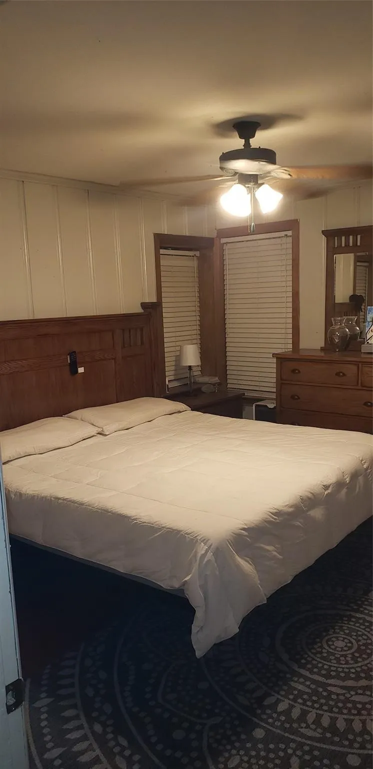 Bedroom with ceiling fan