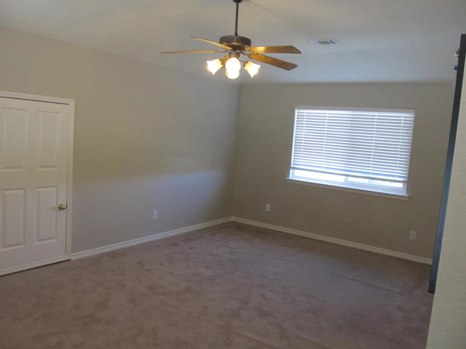 Single Family Residence For Rent in Collin County , 1614 N Timber Brook Drive, Wylie, Texas 75098, 4 Bedroom, 3 Bathroom, 2 Garage spaces, 2,846 Sqft, built in 2003, mls#21286874, Real Estate Agent in Wylie, Homes For Rent in Collin county, Homes For Rent in Wylie, Realtor in Wylie Texas, Real Estate Brokerage Independent Realty Texas, Luminita Cordes Realtor