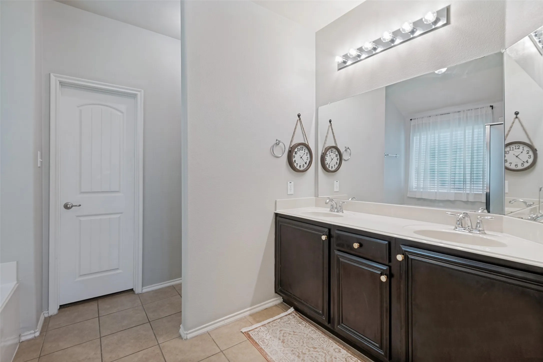 Single Family Residence For Sale in Kaufman County , 2107 Thistle Lane, Forney, Texas 75126, 4 Bedroom, 2 Bathroom, 2 Garage spaces, 2,090 Sqft, built in 2010, mls#21285336, Real Estate Agent in Forney, Homes For Sale in Kaufman county, Homes For Sale in Forney, Realtor in Forney Texas, Real Estate Brokerage Independent Realty Texas, Luminita Cordes Realtor
