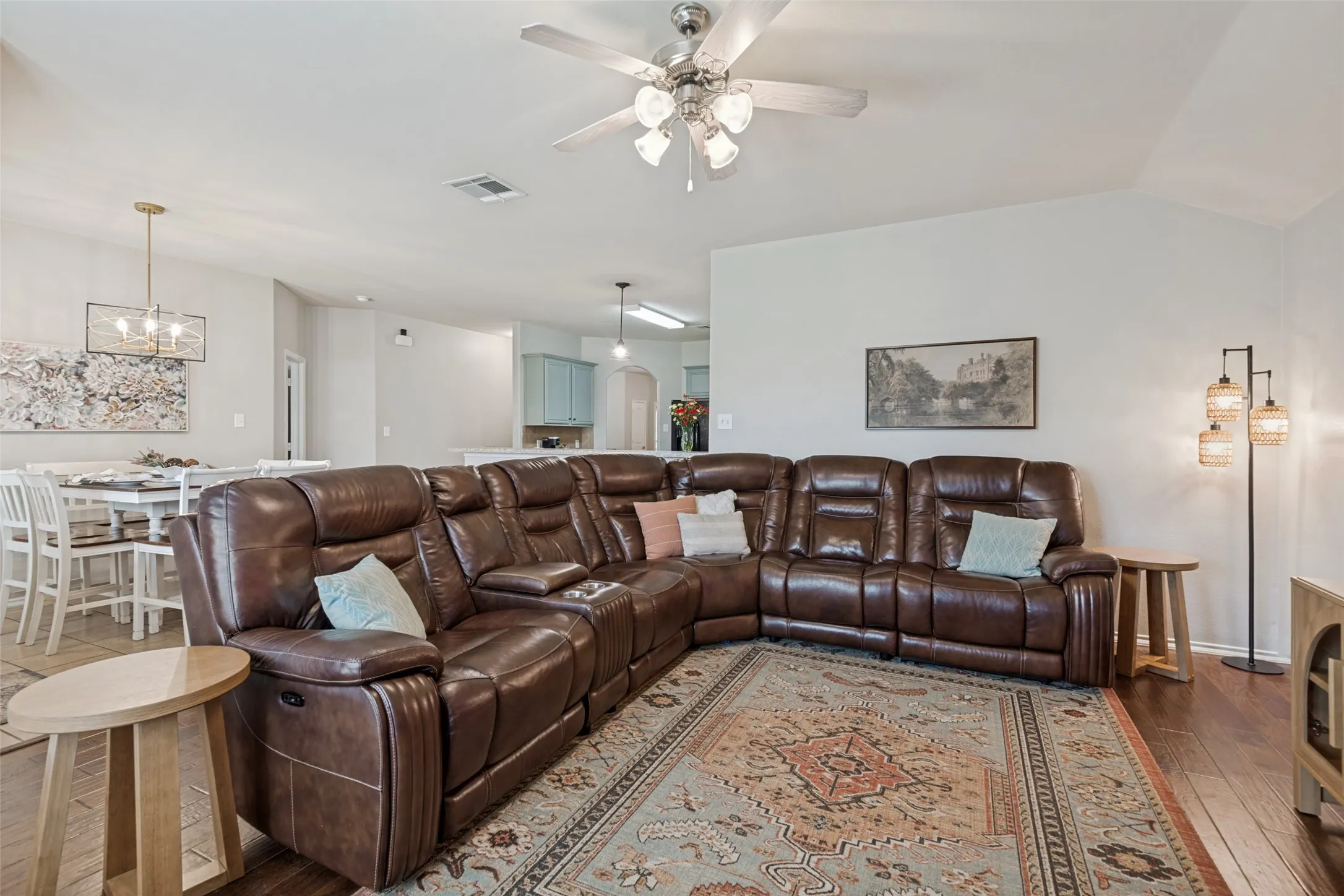 Single Family Residence For Sale in Kaufman County , 2107 Thistle Lane, Forney, Texas 75126, 4 Bedroom, 2 Bathroom, 2 Garage spaces, 2,090 Sqft, built in 2010, mls#21285336, Real Estate Agent in Forney, Homes For Sale in Kaufman county, Homes For Sale in Forney, Realtor in Forney Texas, Real Estate Brokerage Independent Realty Texas, Luminita Cordes Realtor