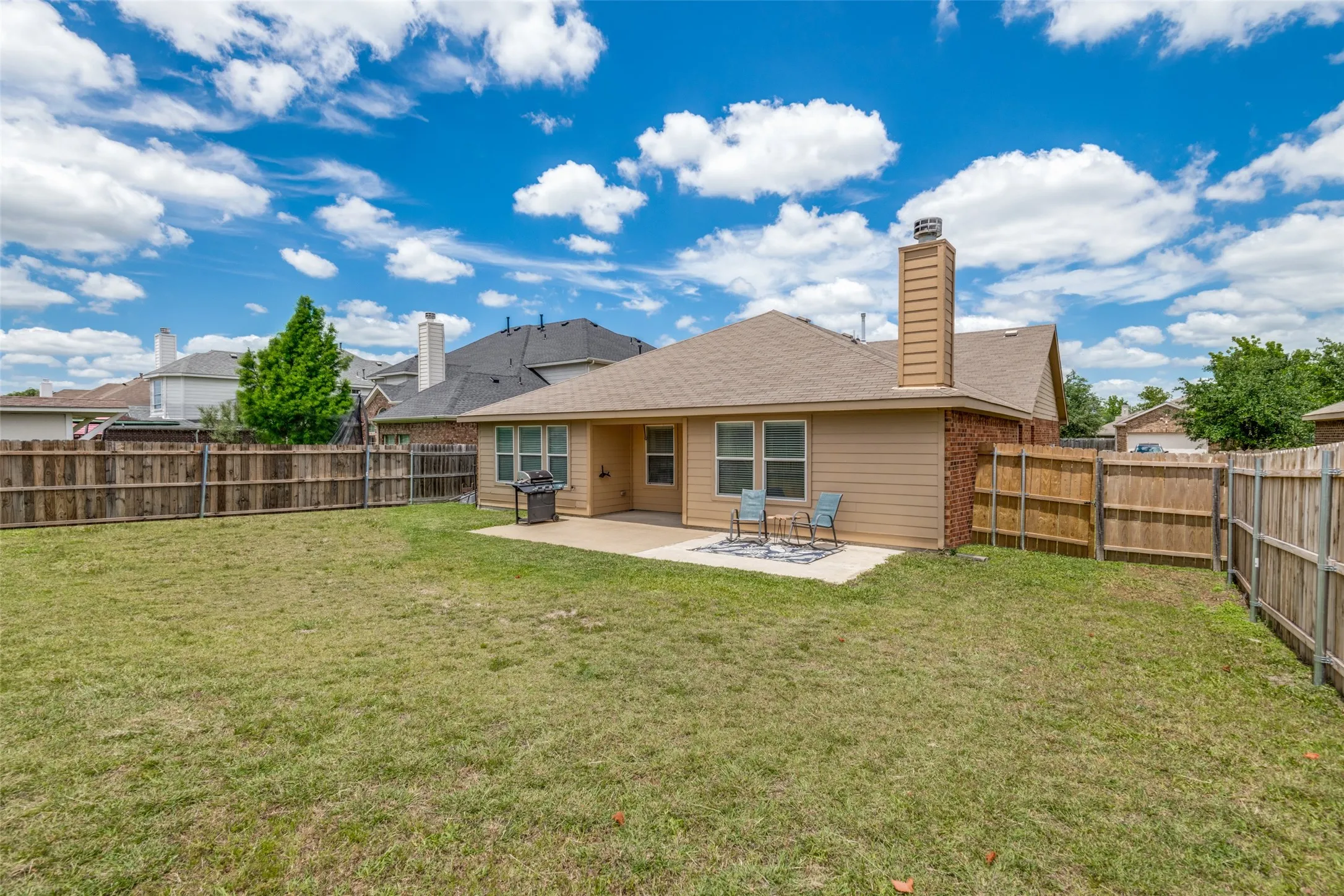 Single Family Residence For Sale in Kaufman County , 2107 Thistle Lane, Forney, Texas 75126, 4 Bedroom, 2 Bathroom, 2 Garage spaces, 2,090 Sqft, built in 2010, mls#21285336, Real Estate Agent in Forney, Homes For Sale in Kaufman county, Homes For Sale in Forney, Realtor in Forney Texas, Real Estate Brokerage Independent Realty Texas, Luminita Cordes Realtor