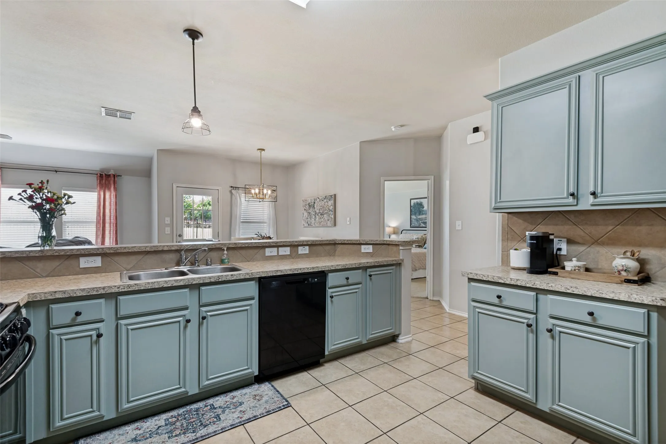 Single Family Residence For Sale in Kaufman County , 2107 Thistle Lane, Forney, Texas 75126, 4 Bedroom, 2 Bathroom, 2 Garage spaces, 2,090 Sqft, built in 2010, mls#21285336, Real Estate Agent in Forney, Homes For Sale in Kaufman county, Homes For Sale in Forney, Realtor in Forney Texas, Real Estate Brokerage Independent Realty Texas, Luminita Cordes Realtor