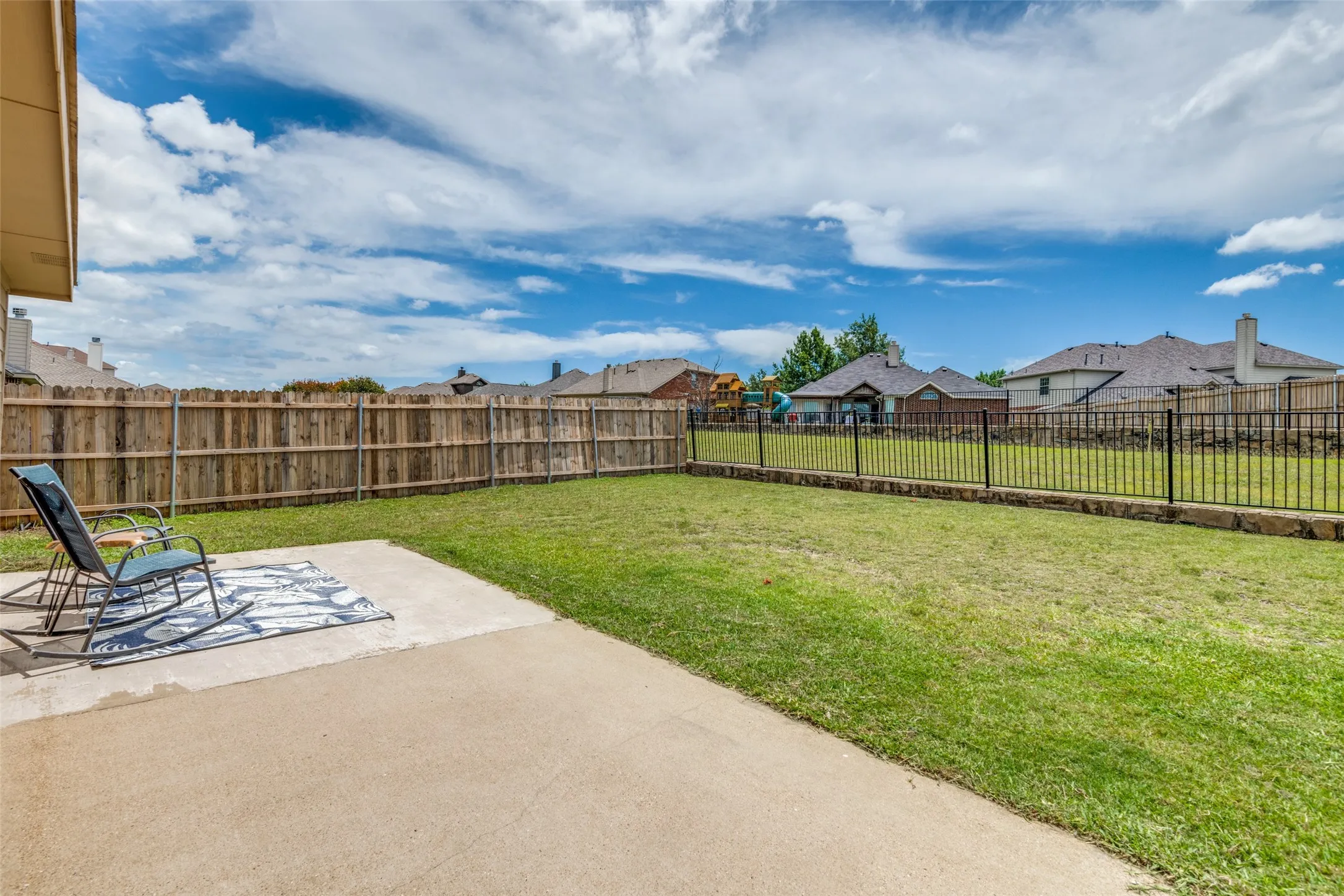 Single Family Residence For Sale in Kaufman County , 2107 Thistle Lane, Forney, Texas 75126, 4 Bedroom, 2 Bathroom, 2 Garage spaces, 2,090 Sqft, built in 2010, mls#21285336, Real Estate Agent in Forney, Homes For Sale in Kaufman county, Homes For Sale in Forney, Realtor in Forney Texas, Real Estate Brokerage Independent Realty Texas, Luminita Cordes Realtor
