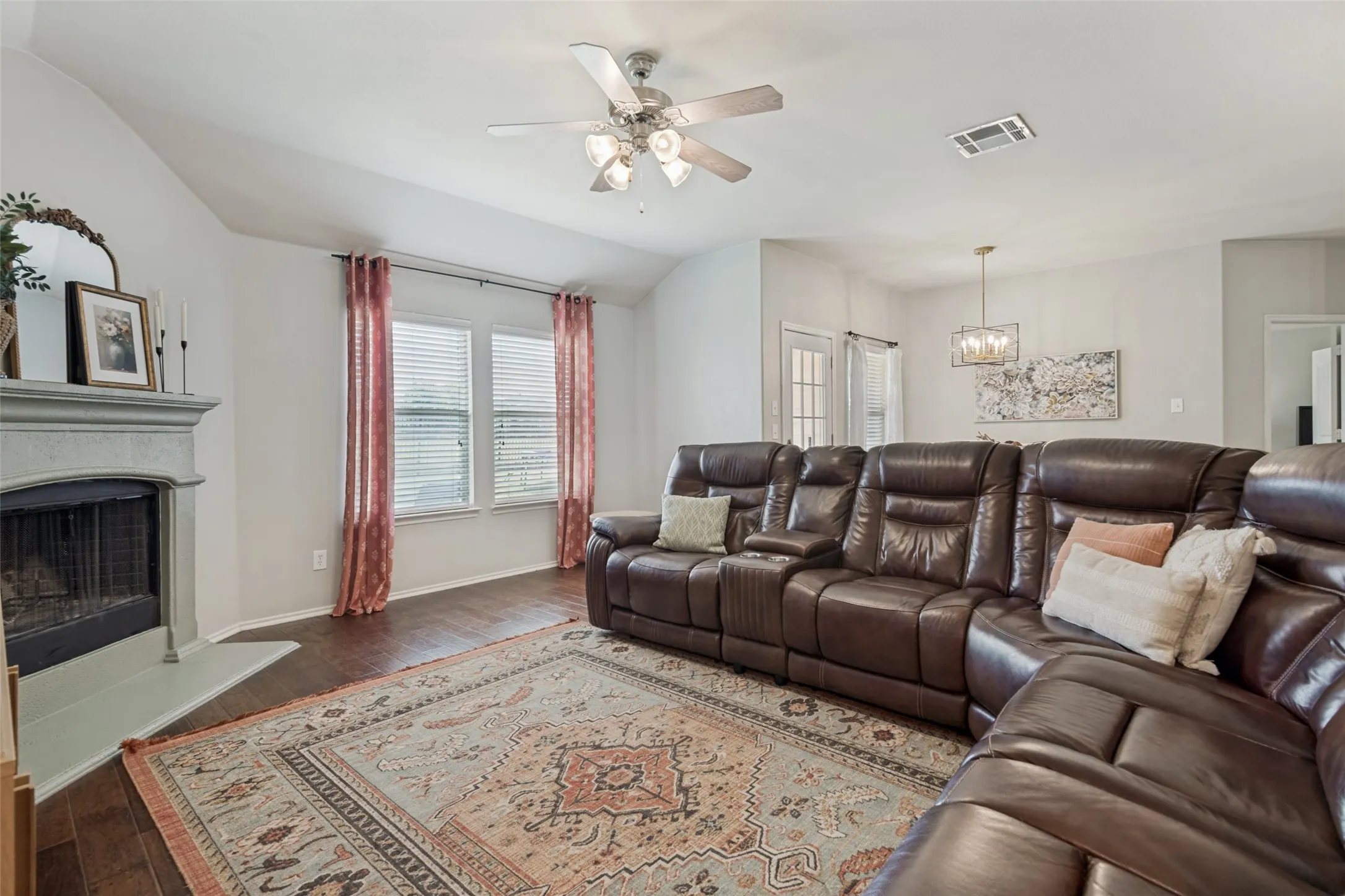 Single Family Residence For Sale in Kaufman County , 2107 Thistle Lane, Forney, Texas 75126, 4 Bedroom, 2 Bathroom, 2 Garage spaces, 2,090 Sqft, built in 2010, mls#21285336, Real Estate Agent in Forney, Homes For Sale in Kaufman county, Homes For Sale in Forney, Realtor in Forney Texas, Real Estate Brokerage Independent Realty Texas, Luminita Cordes Realtor