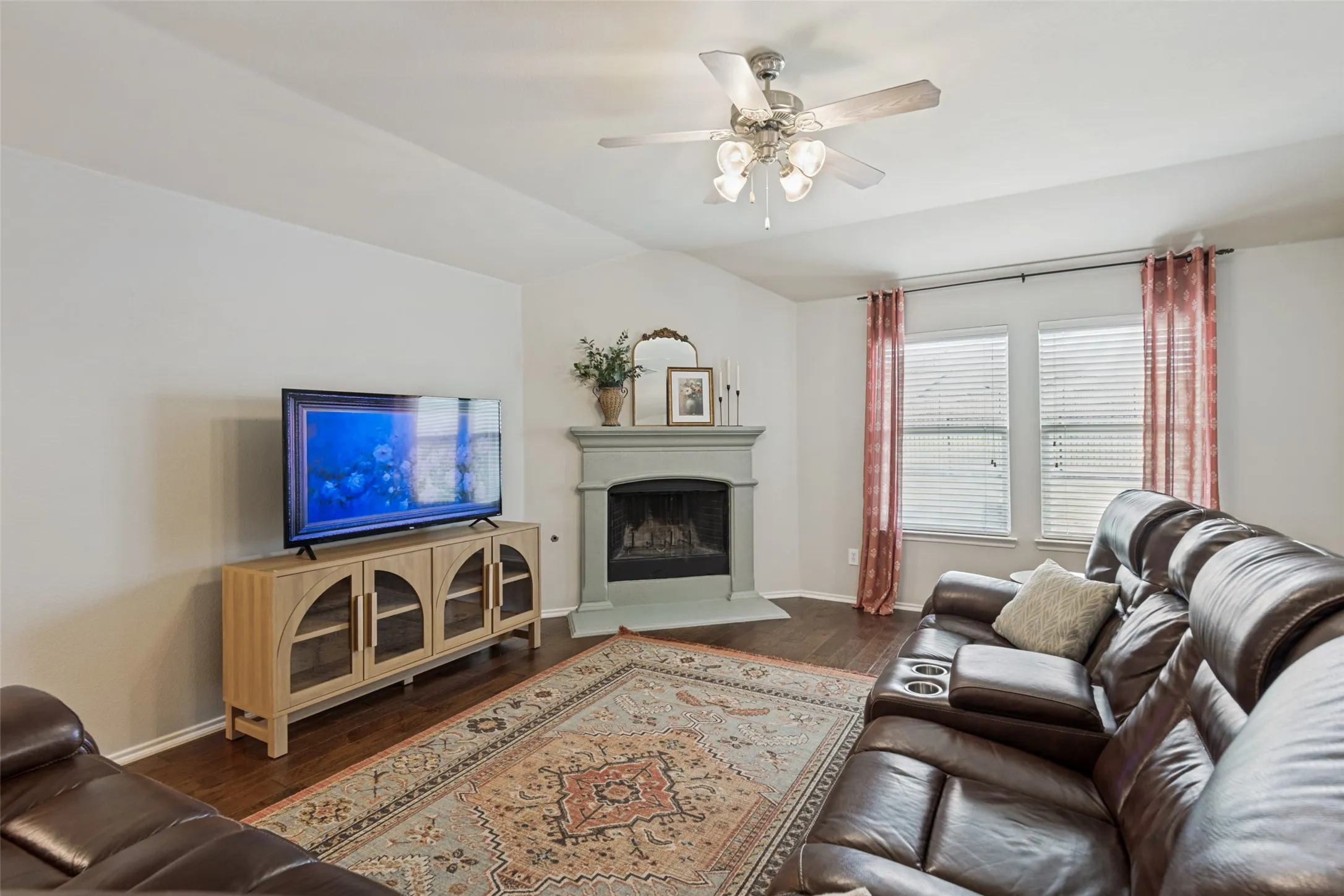 Single Family Residence For Sale in Kaufman County , 2107 Thistle Lane, Forney, Texas 75126, 4 Bedroom, 2 Bathroom, 2 Garage spaces, 2,090 Sqft, built in 2010, mls#21285336, Real Estate Agent in Forney, Homes For Sale in Kaufman county, Homes For Sale in Forney, Realtor in Forney Texas, Real Estate Brokerage Independent Realty Texas, Luminita Cordes Realtor