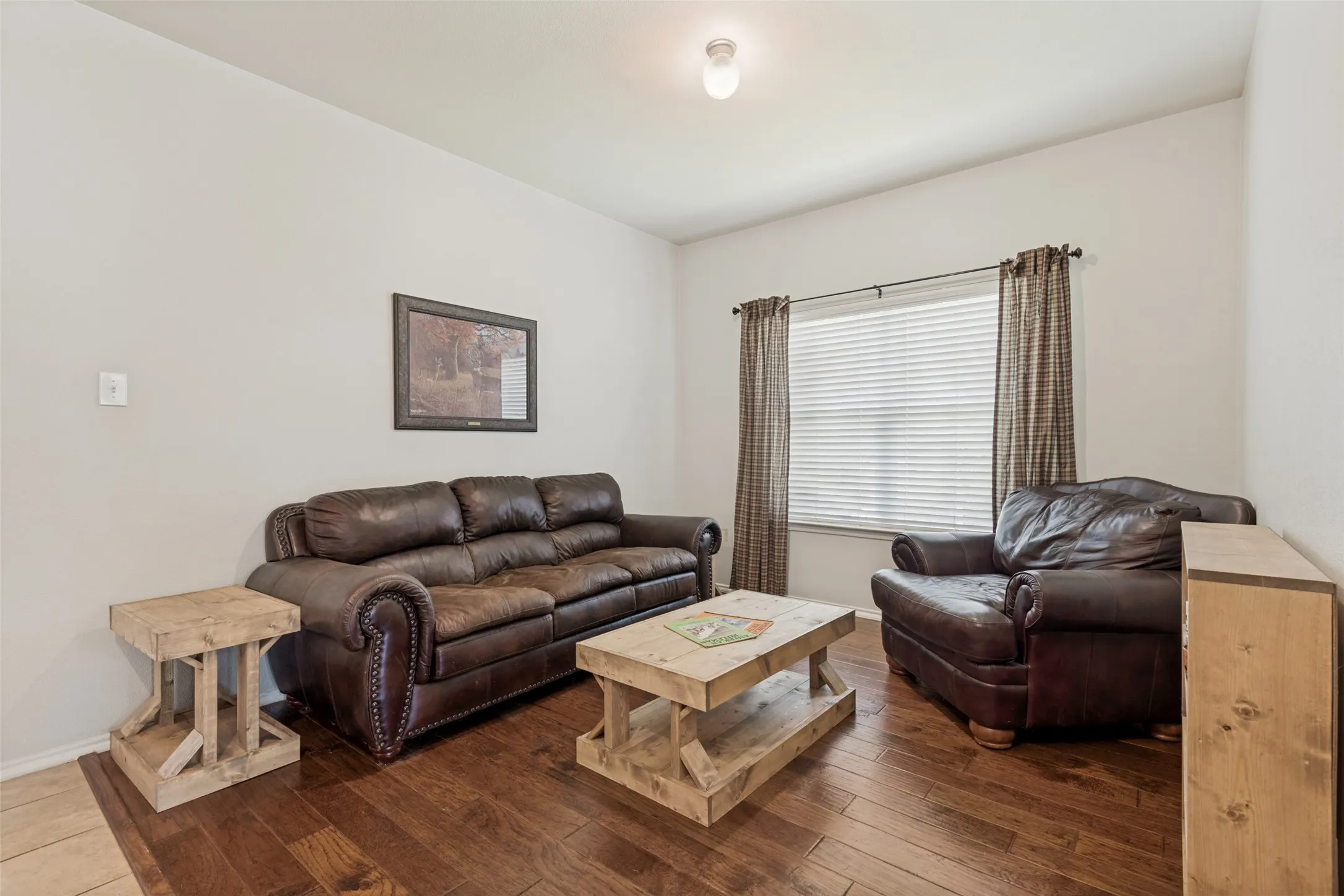 Single Family Residence For Sale in Kaufman County , 2107 Thistle Lane, Forney, Texas 75126, 4 Bedroom, 2 Bathroom, 2 Garage spaces, 2,090 Sqft, built in 2010, mls#21285336, Real Estate Agent in Forney, Homes For Sale in Kaufman county, Homes For Sale in Forney, Realtor in Forney Texas, Real Estate Brokerage Independent Realty Texas, Luminita Cordes Realtor
