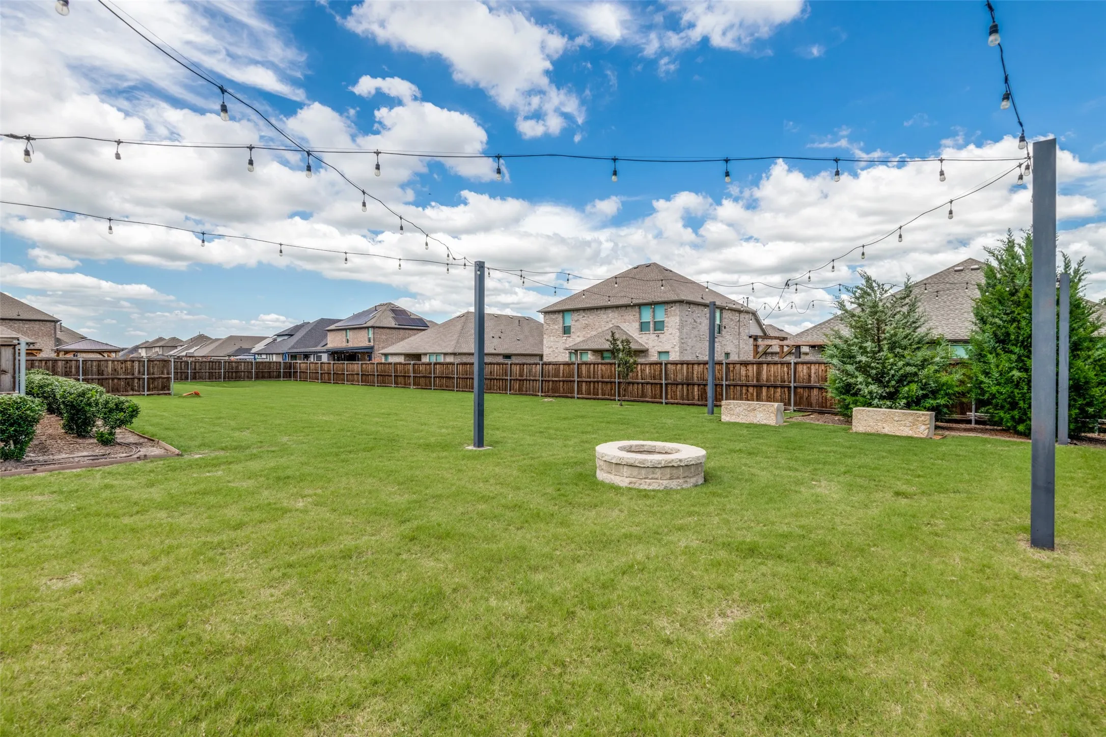 Single Family Residence For Sale in Kaufman County , 2107 Thistle Lane, Forney, Texas 75126, 4 Bedroom, 2 Bathroom, 2 Garage spaces, 2,090 Sqft, built in 2010, mls#21285336, Real Estate Agent in Forney, Homes For Sale in Kaufman county, Homes For Sale in Forney, Realtor in Forney Texas, Real Estate Brokerage Independent Realty Texas, Luminita Cordes Realtor