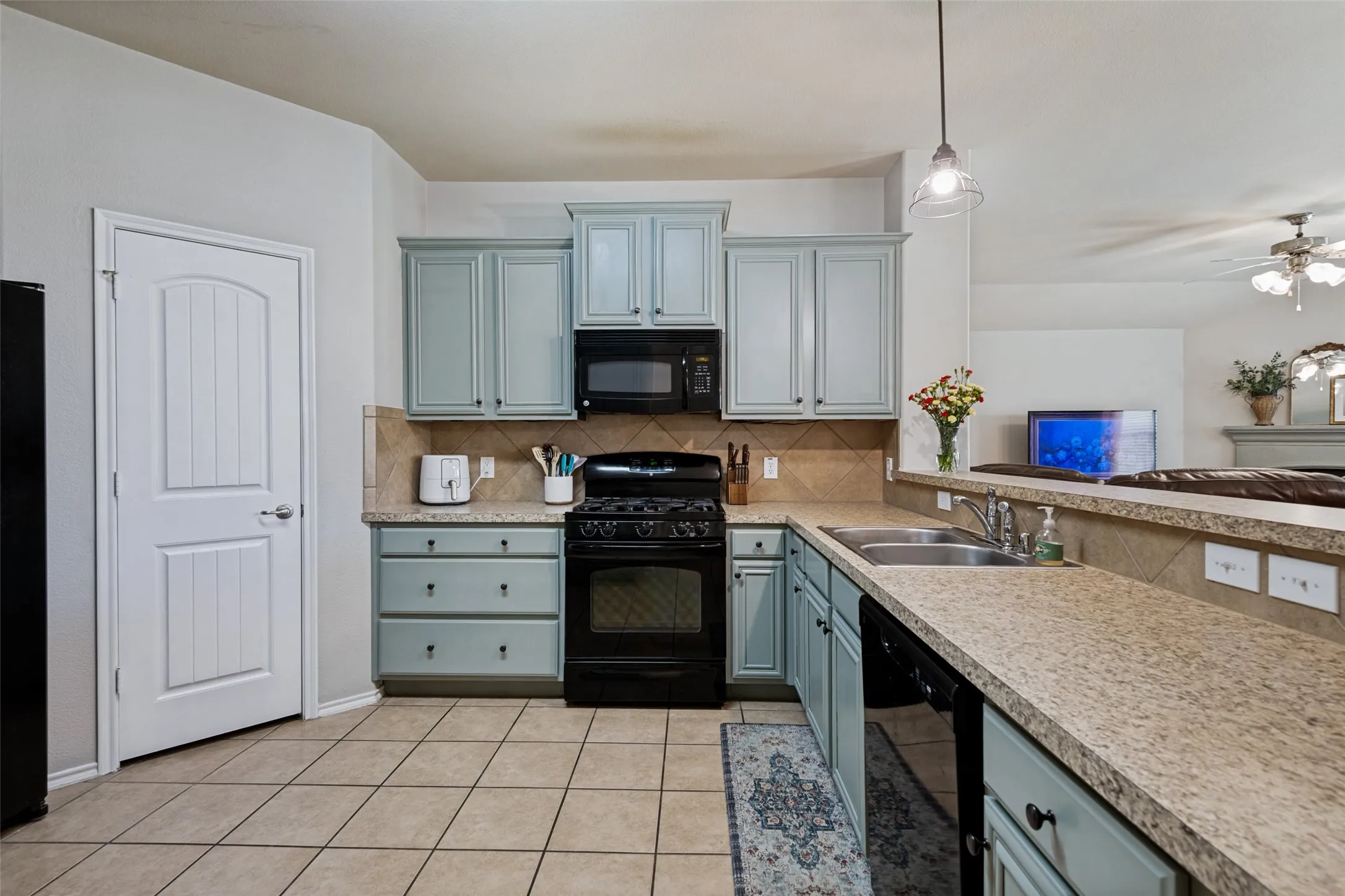 Single Family Residence For Sale in Kaufman County , 2107 Thistle Lane, Forney, Texas 75126, 4 Bedroom, 2 Bathroom, 2 Garage spaces, 2,090 Sqft, built in 2010, mls#21285336, Real Estate Agent in Forney, Homes For Sale in Kaufman county, Homes For Sale in Forney, Realtor in Forney Texas, Real Estate Brokerage Independent Realty Texas, Luminita Cordes Realtor