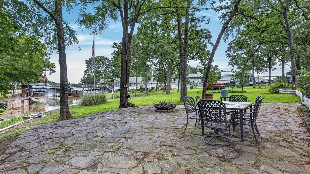 Single Family Residence For Sale in Henderson County , 110 Punto Pescador, Gun Barrel City, Texas 75156, 3 Bedroom, 3 Bathroom, 1 Garage spaces, 1,748 Sqft, built in 1975, mls#21289312, Real Estate Agent in Gun Barrel City, Homes For Sale in Henderson county, Homes For Sale in Gun Barrel City, Realtor in Gun Barrel City Texas, Real Estate Brokerage Independent Realty Texas, Luminita Cordes Realtor