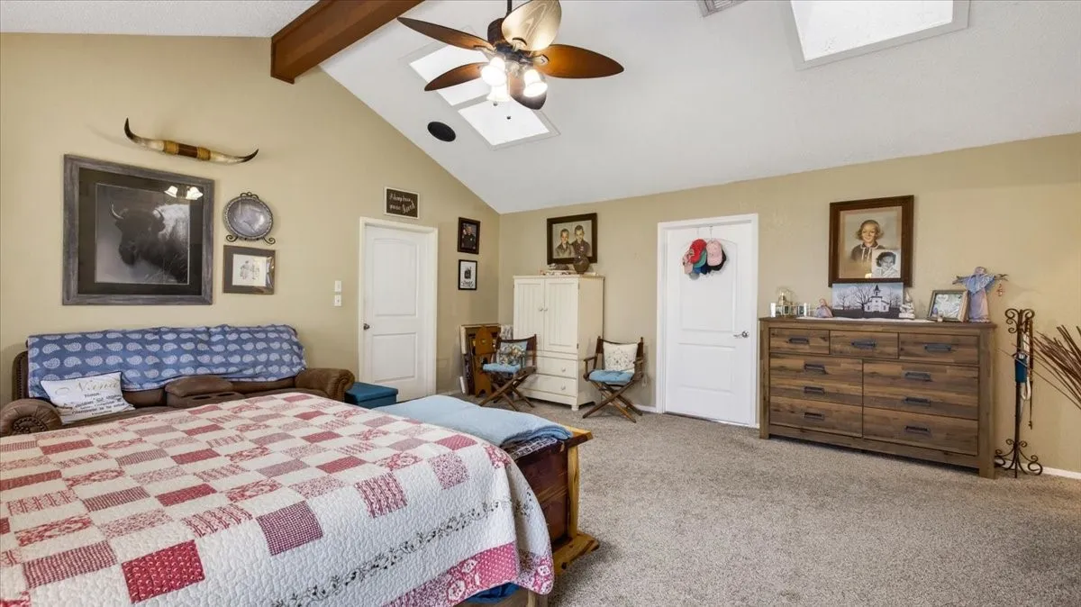 Single Family Residence For Sale in Henderson County , 110 Punto Pescador, Gun Barrel City, Texas 75156, 3 Bedroom, 3 Bathroom, 1 Garage spaces, 1,748 Sqft, built in 1975, mls#21289312, Real Estate Agent in Gun Barrel City, Homes For Sale in Henderson county, Homes For Sale in Gun Barrel City, Realtor in Gun Barrel City Texas, Real Estate Brokerage Independent Realty Texas, Luminita Cordes Realtor