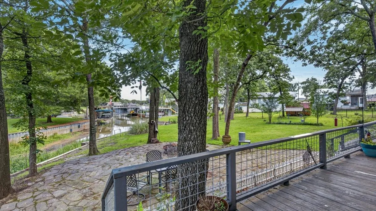 Single Family Residence For Sale in Henderson County , 110 Punto Pescador, Gun Barrel City, Texas 75156, 3 Bedroom, 3 Bathroom, 1 Garage spaces, 1,748 Sqft, built in 1975, mls#21289312, Real Estate Agent in Gun Barrel City, Homes For Sale in Henderson county, Homes For Sale in Gun Barrel City, Realtor in Gun Barrel City Texas, Real Estate Brokerage Independent Realty Texas, Luminita Cordes Realtor