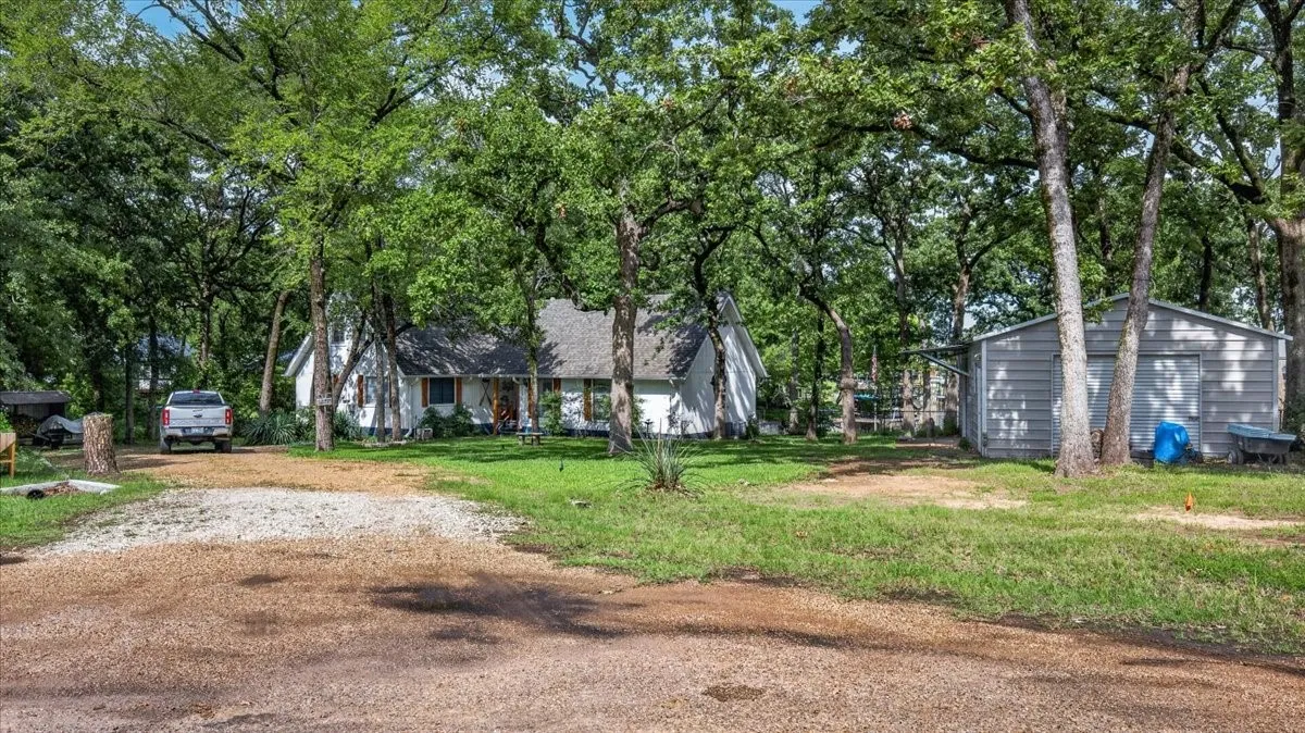 Single Family Residence For Sale in Henderson County , 110 Punto Pescador, Gun Barrel City, Texas 75156, 3 Bedroom, 3 Bathroom, 1 Garage spaces, 1,748 Sqft, built in 1975, mls#21289312, Real Estate Agent in Gun Barrel City, Homes For Sale in Henderson county, Homes For Sale in Gun Barrel City, Realtor in Gun Barrel City Texas, Real Estate Brokerage Independent Realty Texas, Luminita Cordes Realtor