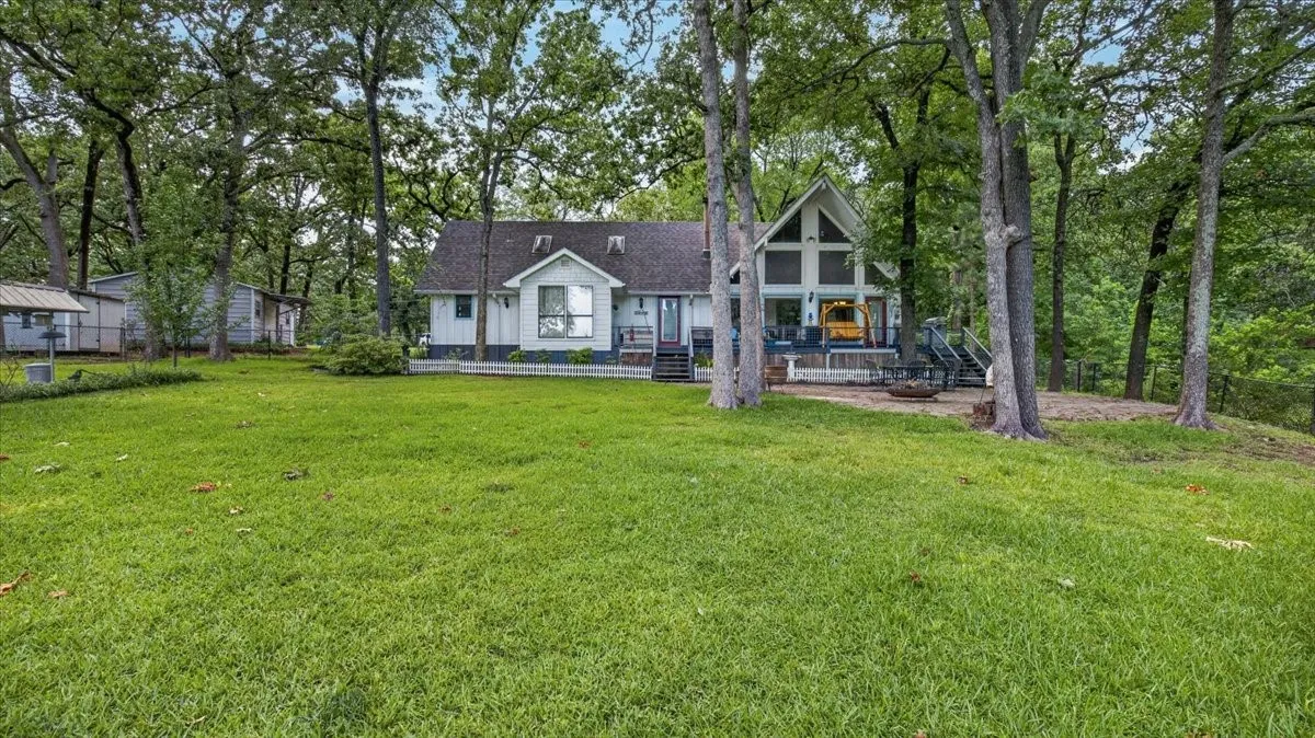 Single Family Residence For Sale in Henderson County , 110 Punto Pescador, Gun Barrel City, Texas 75156, 3 Bedroom, 3 Bathroom, 1 Garage spaces, 1,748 Sqft, built in 1975, mls#21289312, Real Estate Agent in Gun Barrel City, Homes For Sale in Henderson county, Homes For Sale in Gun Barrel City, Realtor in Gun Barrel City Texas, Real Estate Brokerage Independent Realty Texas, Luminita Cordes Realtor