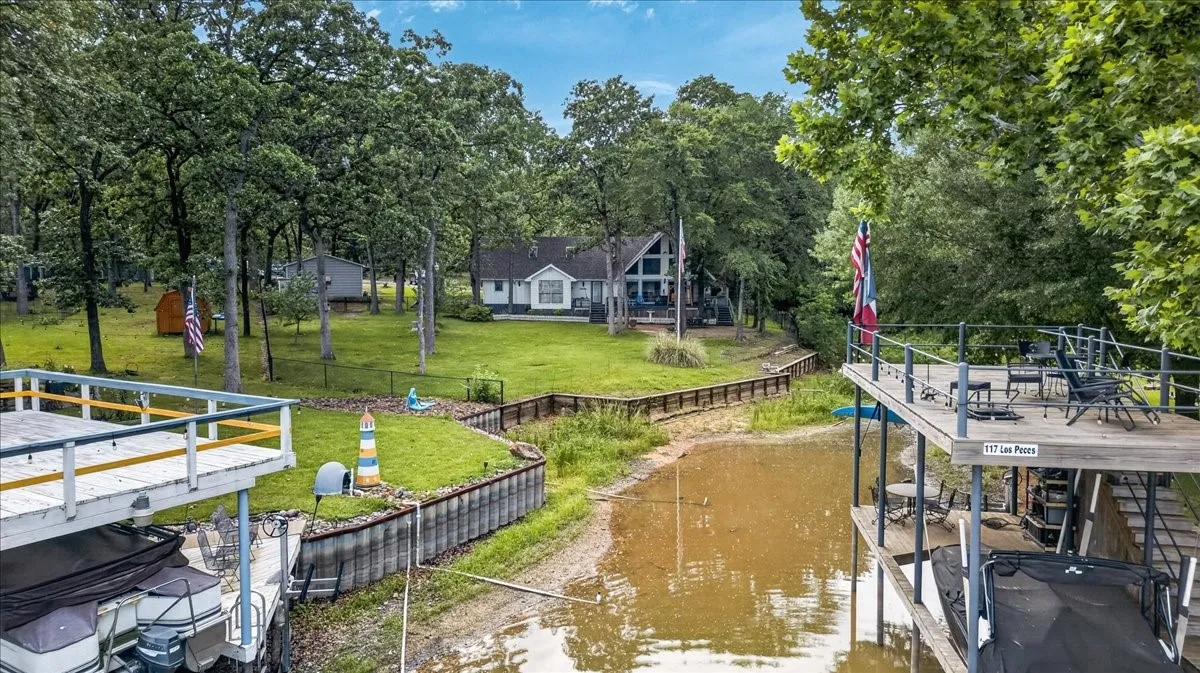 Single Family Residence For Sale in Henderson County , 110 Punto Pescador, Gun Barrel City, Texas 75156, 3 Bedroom, 3 Bathroom, 1 Garage spaces, 1,748 Sqft, built in 1975, mls#21289312, Real Estate Agent in Gun Barrel City, Homes For Sale in Henderson county, Homes For Sale in Gun Barrel City, Realtor in Gun Barrel City Texas, Real Estate Brokerage Independent Realty Texas, Luminita Cordes Realtor