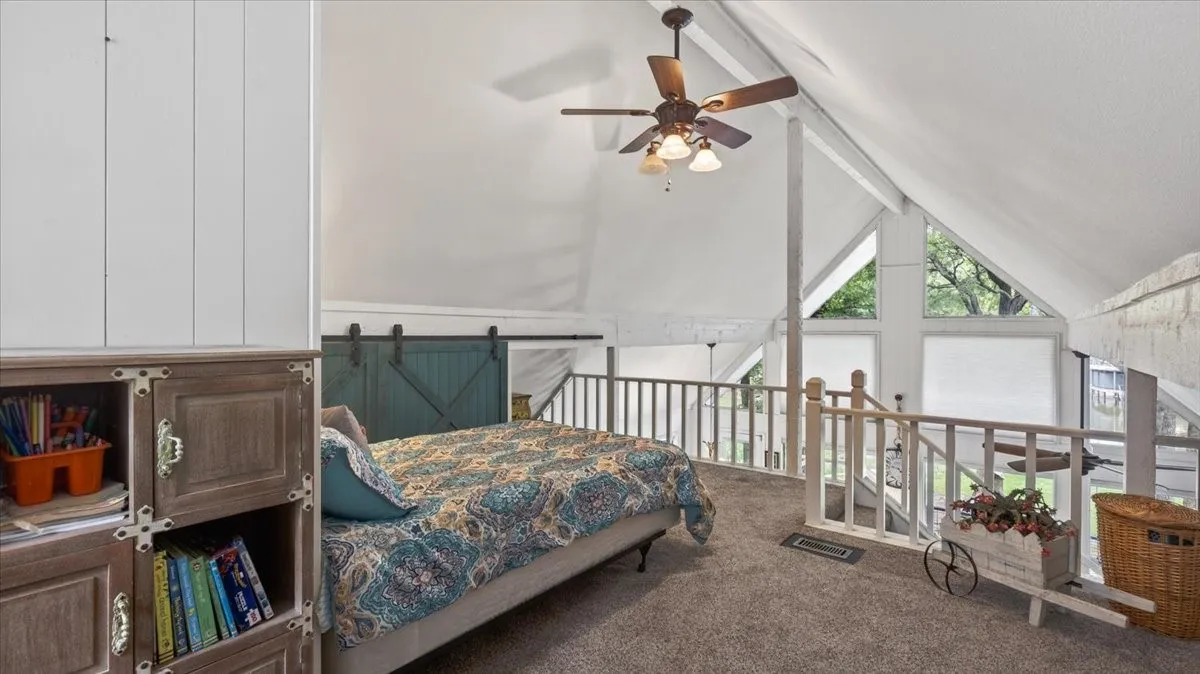 Single Family Residence For Sale in Henderson County , 110 Punto Pescador, Gun Barrel City, Texas 75156, 3 Bedroom, 3 Bathroom, 1 Garage spaces, 1,748 Sqft, built in 1975, mls#21289312, Real Estate Agent in Gun Barrel City, Homes For Sale in Henderson county, Homes For Sale in Gun Barrel City, Realtor in Gun Barrel City Texas, Real Estate Brokerage Independent Realty Texas, Luminita Cordes Realtor