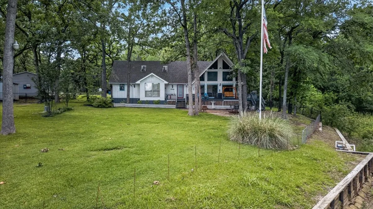 Single Family Residence For Sale in Henderson County , 110 Punto Pescador, Gun Barrel City, Texas 75156, 3 Bedroom, 3 Bathroom, 1 Garage spaces, 1,748 Sqft, built in 1975, mls#21289312, Real Estate Agent in Gun Barrel City, Homes For Sale in Henderson county, Homes For Sale in Gun Barrel City, Realtor in Gun Barrel City Texas, Real Estate Brokerage Independent Realty Texas, Luminita Cordes Realtor