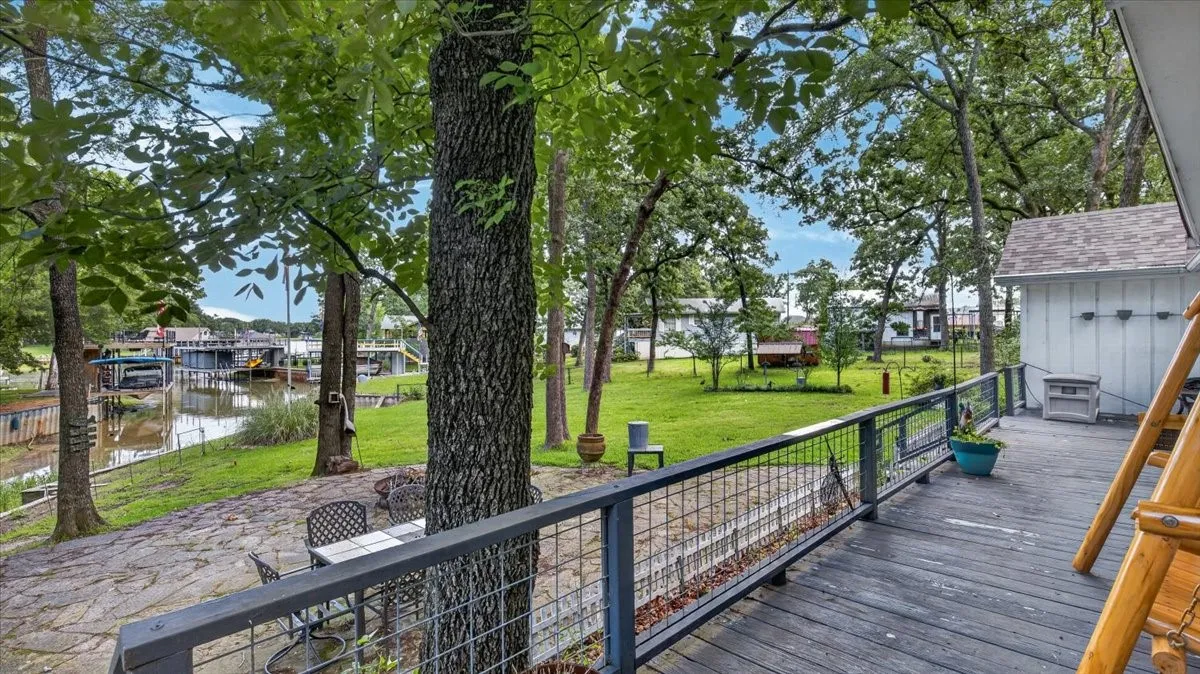 Single Family Residence For Sale in Henderson County , 110 Punto Pescador, Gun Barrel City, Texas 75156, 3 Bedroom, 3 Bathroom, 1 Garage spaces, 1,748 Sqft, built in 1975, mls#21289312, Real Estate Agent in Gun Barrel City, Homes For Sale in Henderson county, Homes For Sale in Gun Barrel City, Realtor in Gun Barrel City Texas, Real Estate Brokerage Independent Realty Texas, Luminita Cordes Realtor