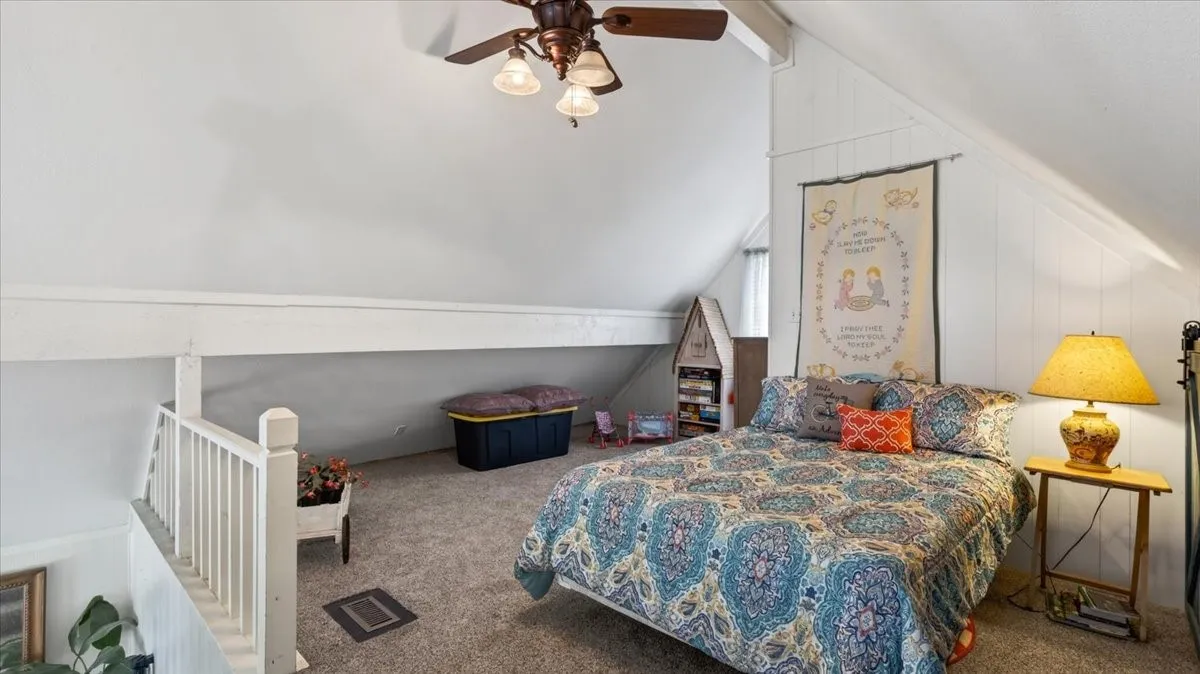 Single Family Residence For Sale in Henderson County , 110 Punto Pescador, Gun Barrel City, Texas 75156, 3 Bedroom, 3 Bathroom, 1 Garage spaces, 1,748 Sqft, built in 1975, mls#21289312, Real Estate Agent in Gun Barrel City, Homes For Sale in Henderson county, Homes For Sale in Gun Barrel City, Realtor in Gun Barrel City Texas, Real Estate Brokerage Independent Realty Texas, Luminita Cordes Realtor