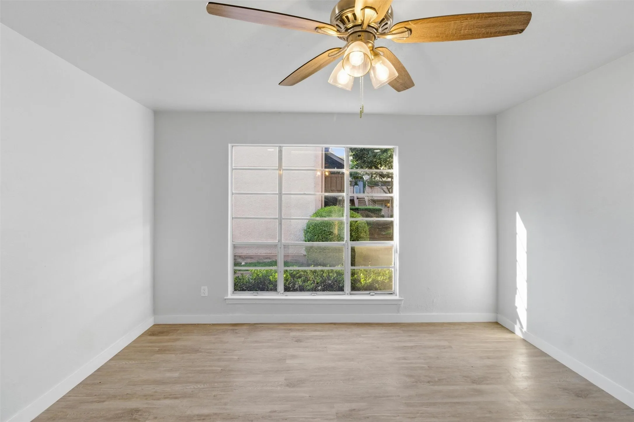 Condominium For Sale in Dallas County , 10574 High Hollows Drive 165, Dallas, Texas 75230, 1 Bedroom, 1 Bathroom, Garage spaces, 740 Sqft, built in 1970, mls#21289227, Real Estate Agent in Dallas, Homes For Sale in Dallas county, Homes For Sale in Dallas, Realtor in Dallas Texas, Real Estate Brokerage Independent Realty Texas, Luminita Cordes Realtor