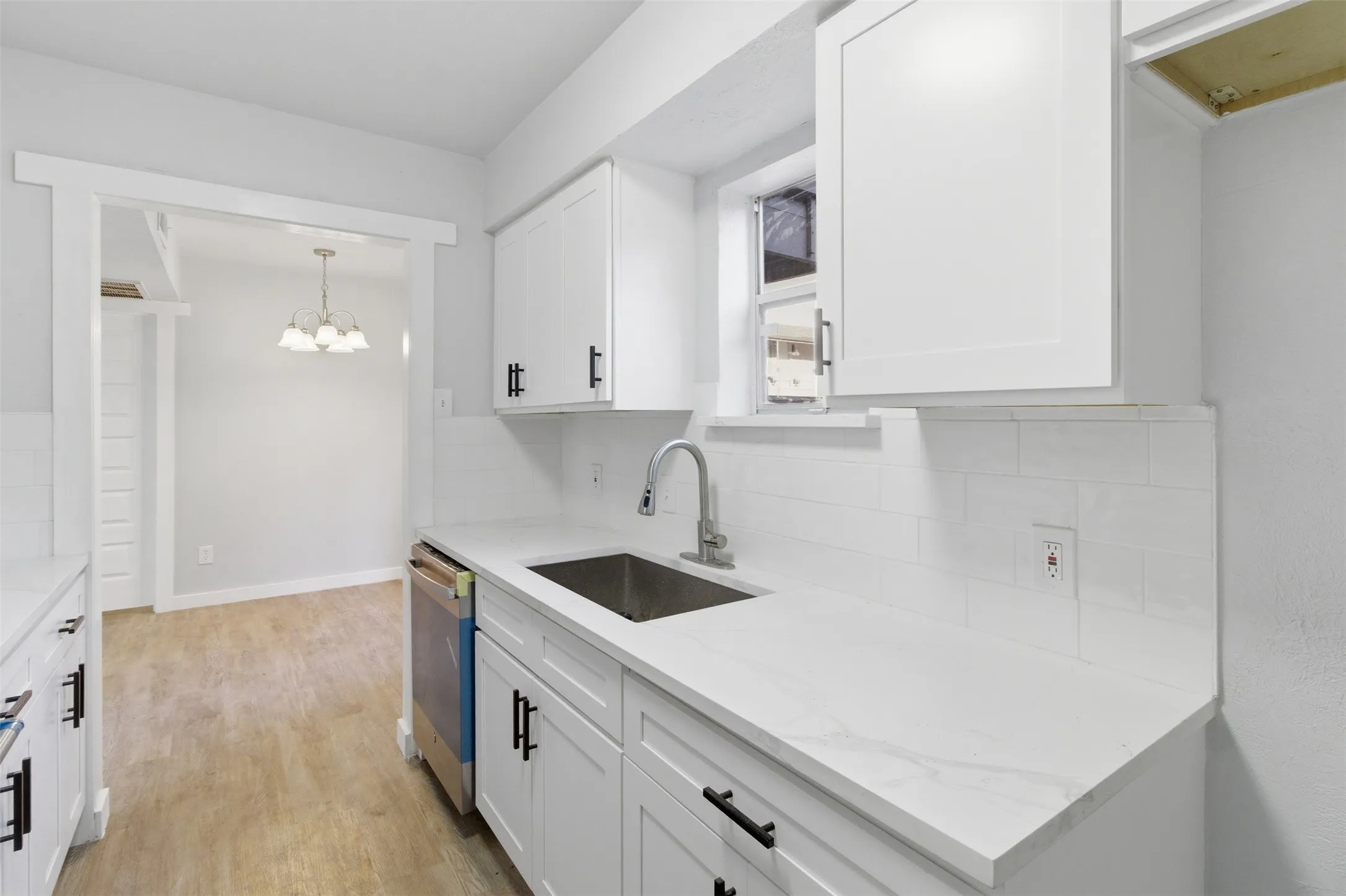 Condominium For Sale in Dallas County , 10574 High Hollows Drive 165, Dallas, Texas 75230, 1 Bedroom, 1 Bathroom, Garage spaces, 740 Sqft, built in 1970, mls#21289227, Real Estate Agent in Dallas, Homes For Sale in Dallas county, Homes For Sale in Dallas, Realtor in Dallas Texas, Real Estate Brokerage Independent Realty Texas, Luminita Cordes Realtor