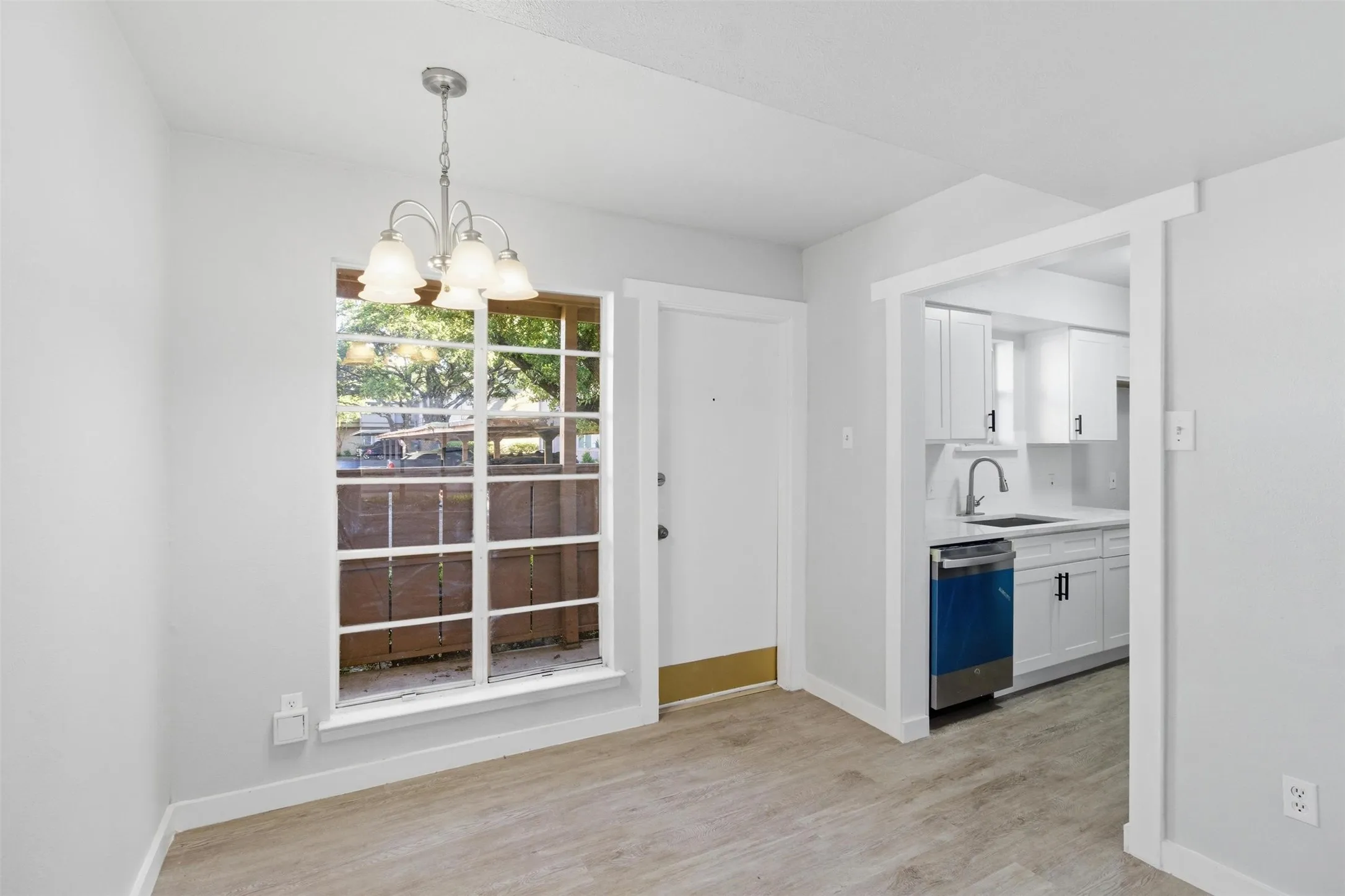 Condominium For Sale in Dallas County , 10574 High Hollows Drive 165, Dallas, Texas 75230, 1 Bedroom, 1 Bathroom, Garage spaces, 740 Sqft, built in 1970, mls#21289227, Real Estate Agent in Dallas, Homes For Sale in Dallas county, Homes For Sale in Dallas, Realtor in Dallas Texas, Real Estate Brokerage Independent Realty Texas, Luminita Cordes Realtor