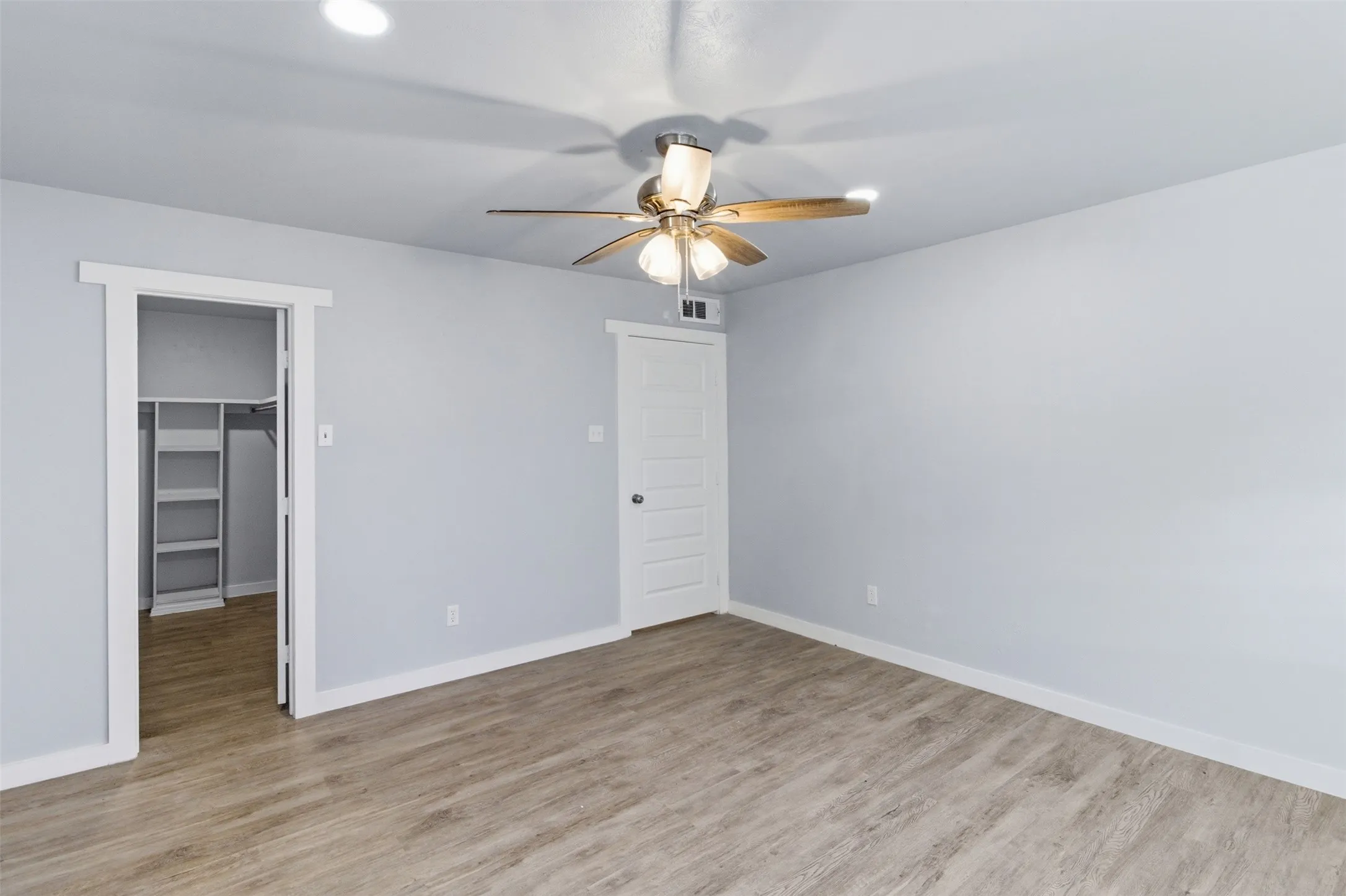 Condominium For Sale in Dallas County , 10574 High Hollows Drive 165, Dallas, Texas 75230, 1 Bedroom, 1 Bathroom, Garage spaces, 740 Sqft, built in 1970, mls#21289227, Real Estate Agent in Dallas, Homes For Sale in Dallas county, Homes For Sale in Dallas, Realtor in Dallas Texas, Real Estate Brokerage Independent Realty Texas, Luminita Cordes Realtor
