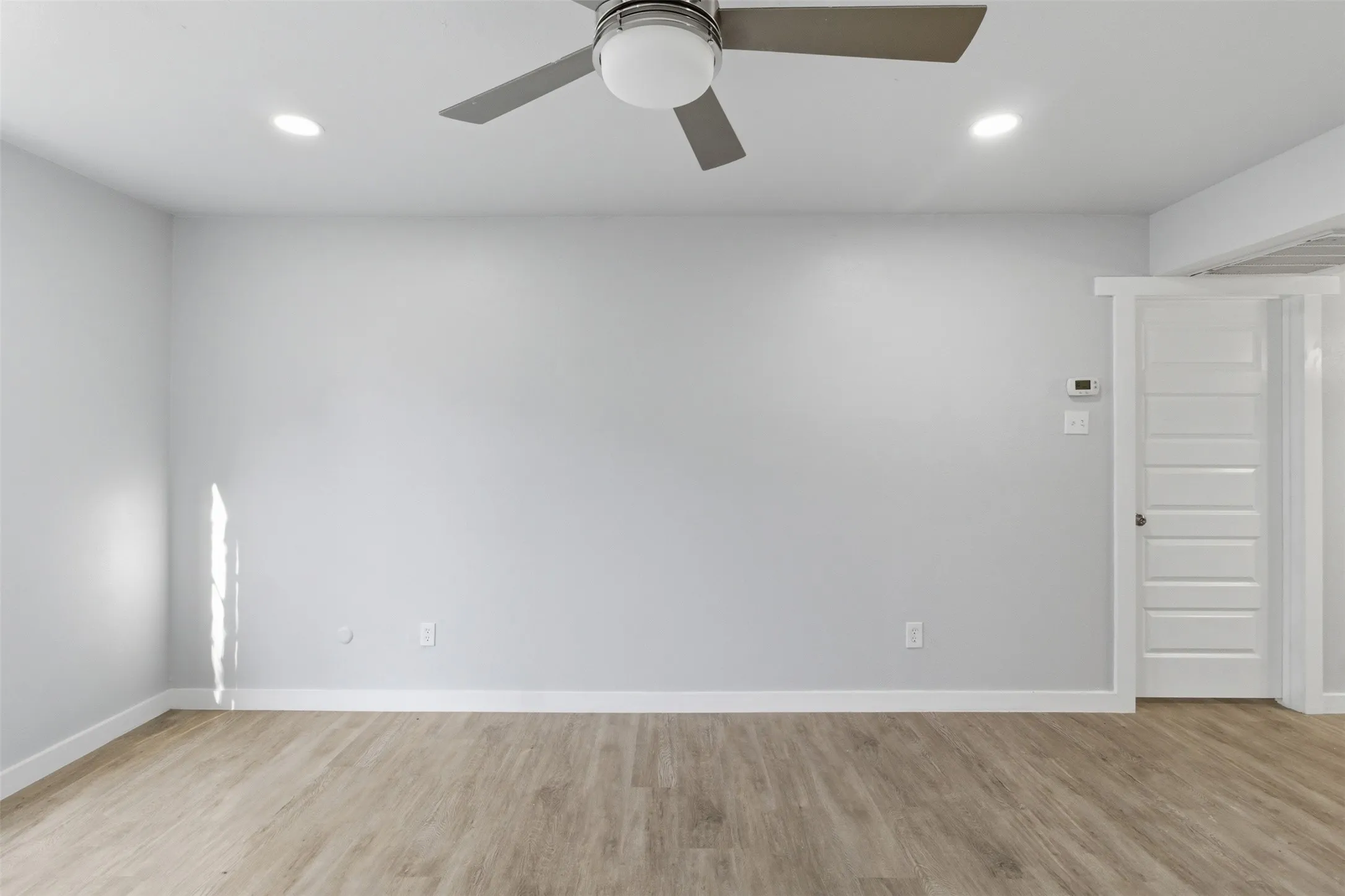 Condominium For Sale in Dallas County , 10574 High Hollows Drive 165, Dallas, Texas 75230, 1 Bedroom, 1 Bathroom, Garage spaces, 740 Sqft, built in 1970, mls#21289227, Real Estate Agent in Dallas, Homes For Sale in Dallas county, Homes For Sale in Dallas, Realtor in Dallas Texas, Real Estate Brokerage Independent Realty Texas, Luminita Cordes Realtor