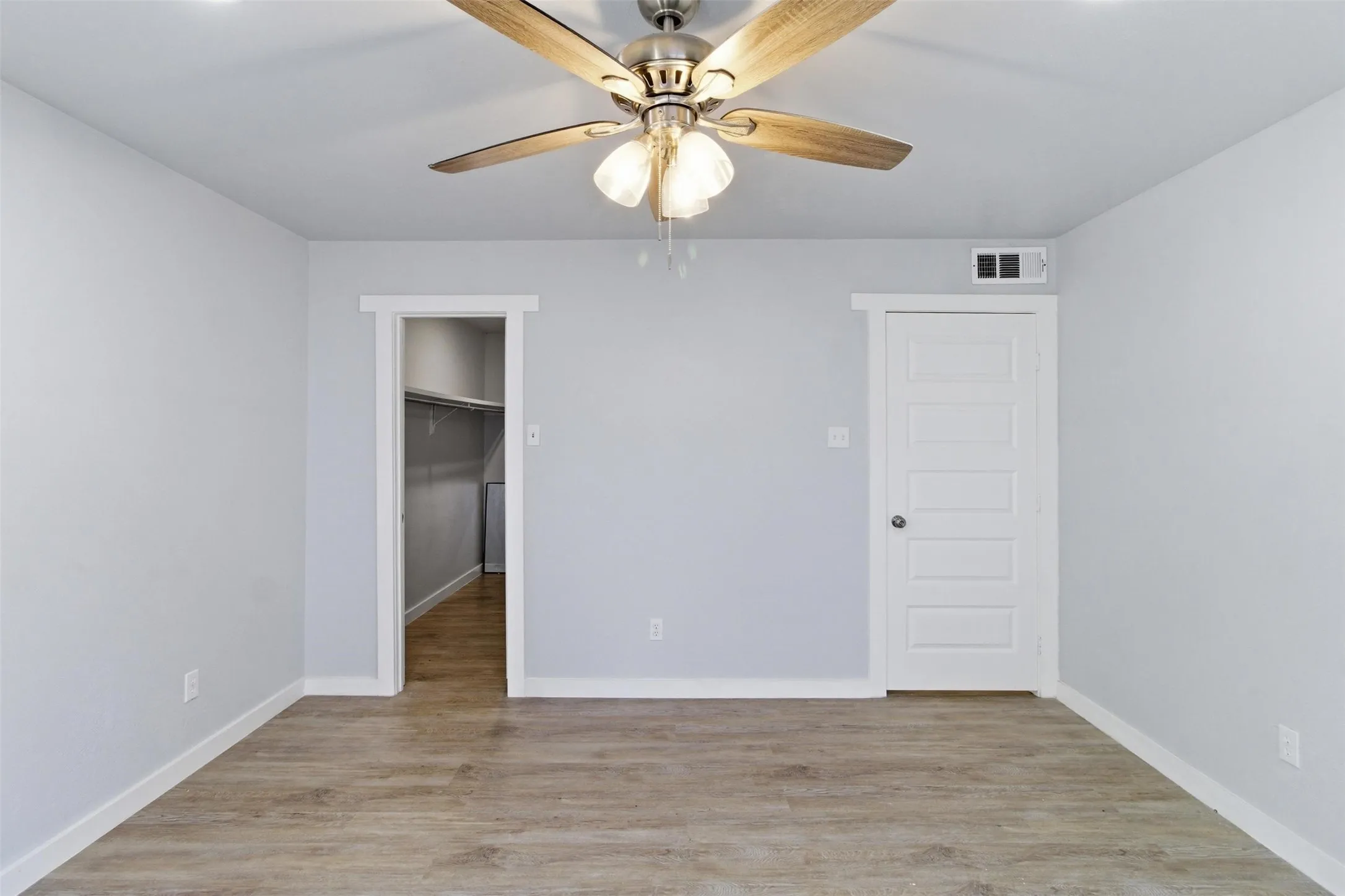 Condominium For Sale in Dallas County , 10574 High Hollows Drive 165, Dallas, Texas 75230, 1 Bedroom, 1 Bathroom, Garage spaces, 740 Sqft, built in 1970, mls#21289227, Real Estate Agent in Dallas, Homes For Sale in Dallas county, Homes For Sale in Dallas, Realtor in Dallas Texas, Real Estate Brokerage Independent Realty Texas, Luminita Cordes Realtor