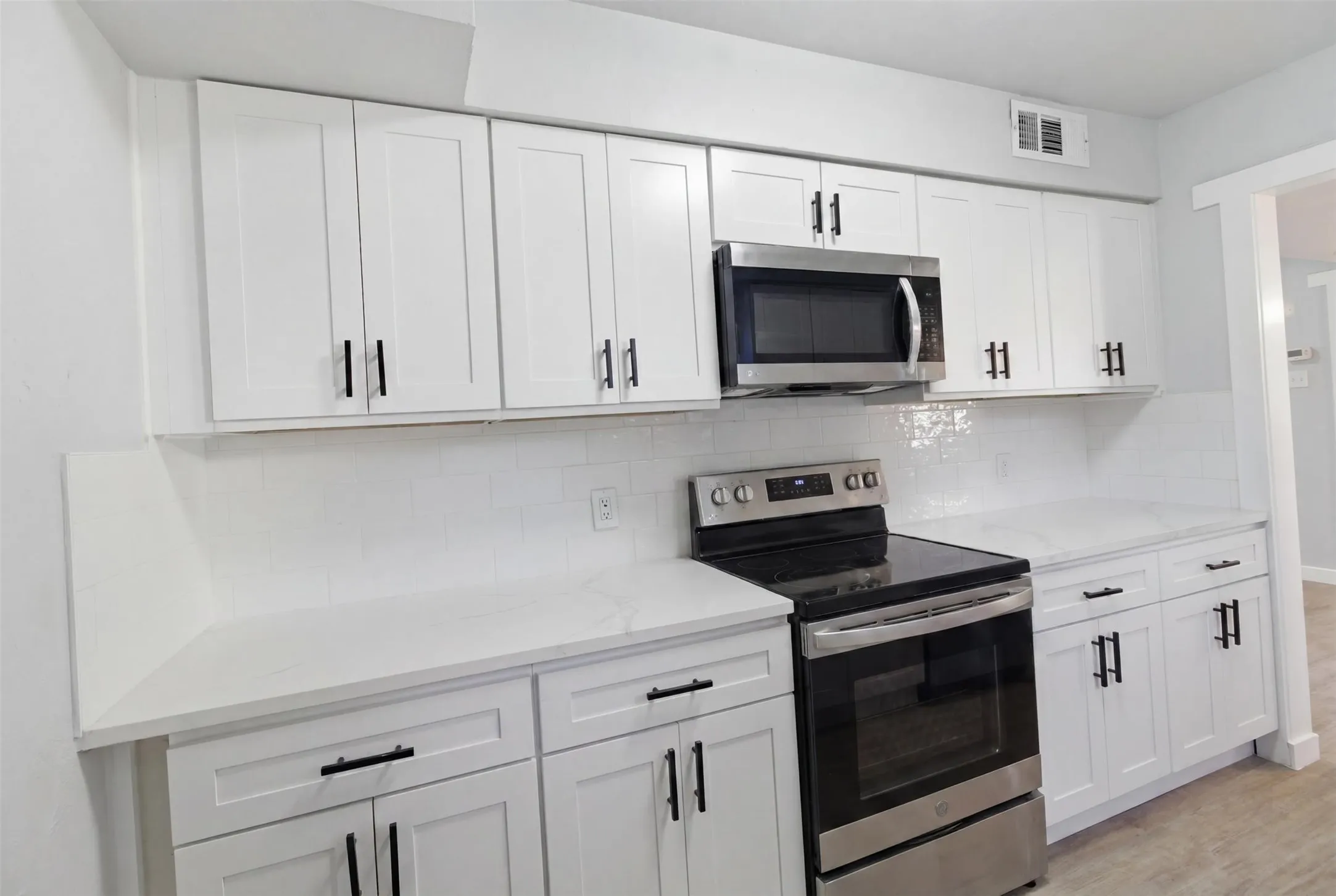 Condominium For Sale in Dallas County , 10574 High Hollows Drive 165, Dallas, Texas 75230, 1 Bedroom, 1 Bathroom, Garage spaces, 740 Sqft, built in 1970, mls#21289227, Real Estate Agent in Dallas, Homes For Sale in Dallas county, Homes For Sale in Dallas, Realtor in Dallas Texas, Real Estate Brokerage Independent Realty Texas, Luminita Cordes Realtor