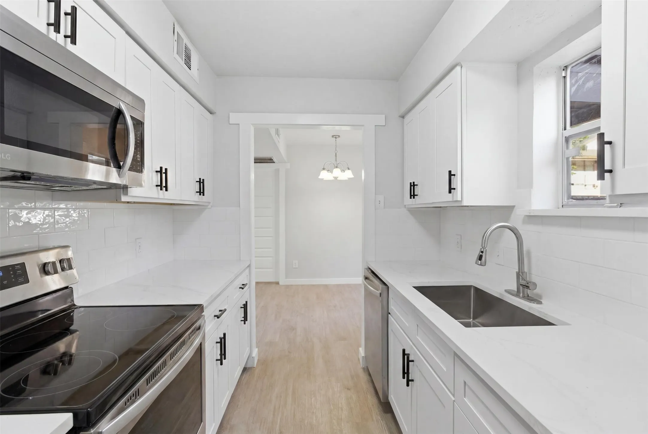 Condominium For Sale in Dallas County , 10574 High Hollows Drive 165, Dallas, Texas 75230, 1 Bedroom, 1 Bathroom, Garage spaces, 740 Sqft, built in 1970, mls#21289227, Real Estate Agent in Dallas, Homes For Sale in Dallas county, Homes For Sale in Dallas, Realtor in Dallas Texas, Real Estate Brokerage Independent Realty Texas, Luminita Cordes Realtor