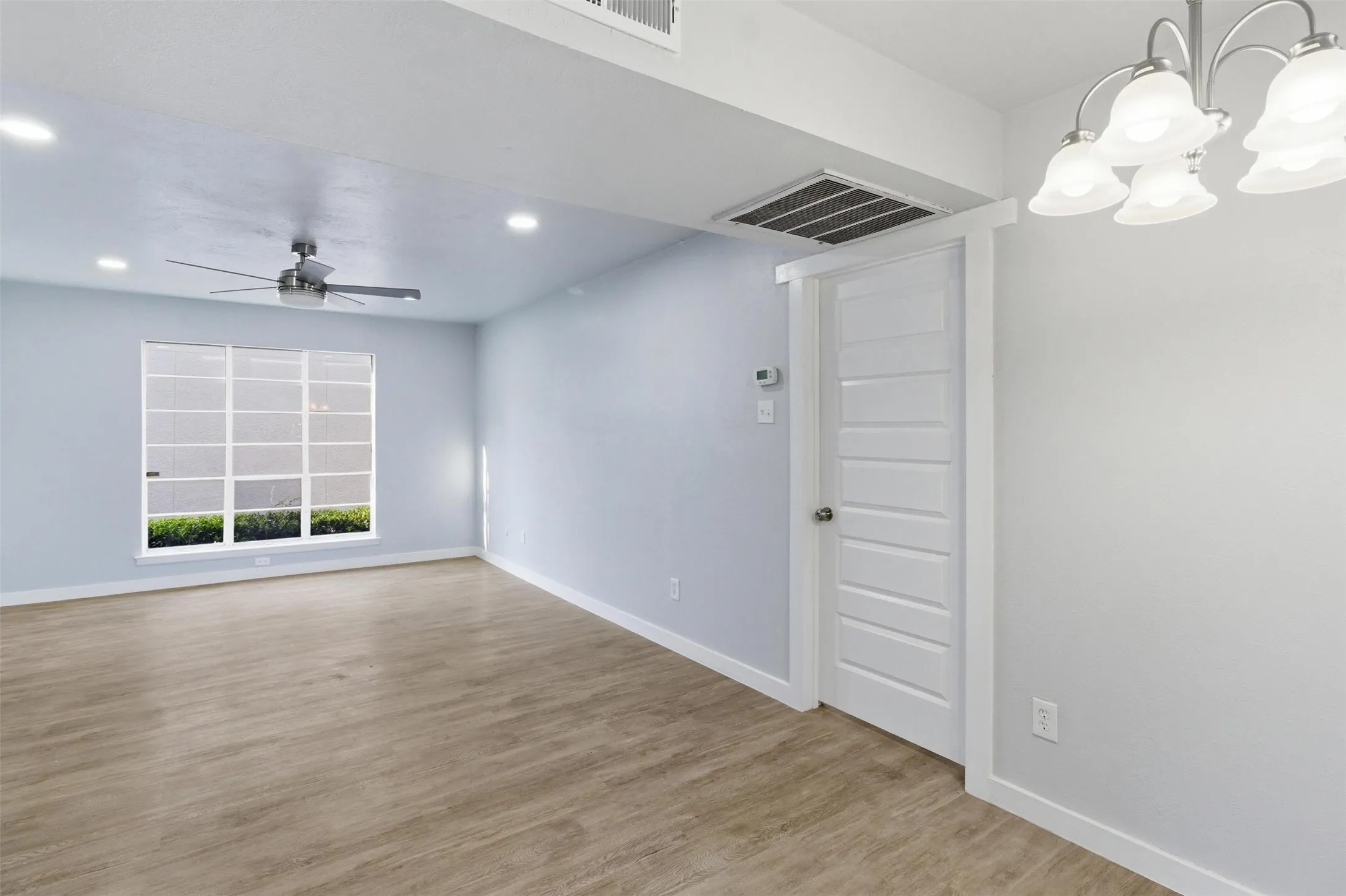 Condominium For Sale in Dallas County , 10574 High Hollows Drive 165, Dallas, Texas 75230, 1 Bedroom, 1 Bathroom, Garage spaces, 740 Sqft, built in 1970, mls#21289227, Real Estate Agent in Dallas, Homes For Sale in Dallas county, Homes For Sale in Dallas, Realtor in Dallas Texas, Real Estate Brokerage Independent Realty Texas, Luminita Cordes Realtor