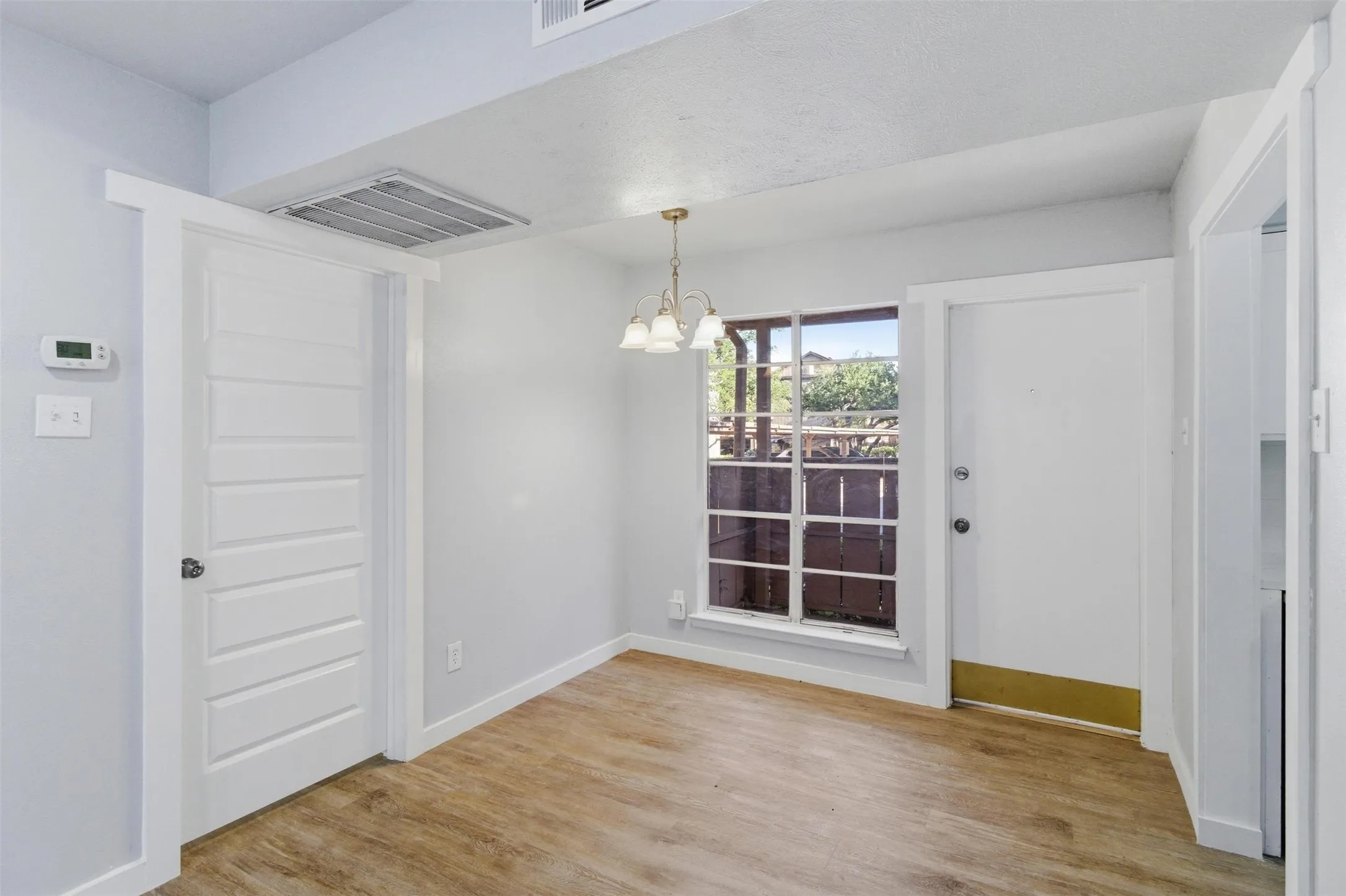 Condominium For Sale in Dallas County , 10574 High Hollows Drive 165, Dallas, Texas 75230, 1 Bedroom, 1 Bathroom, Garage spaces, 740 Sqft, built in 1970, mls#21289227, Real Estate Agent in Dallas, Homes For Sale in Dallas county, Homes For Sale in Dallas, Realtor in Dallas Texas, Real Estate Brokerage Independent Realty Texas, Luminita Cordes Realtor