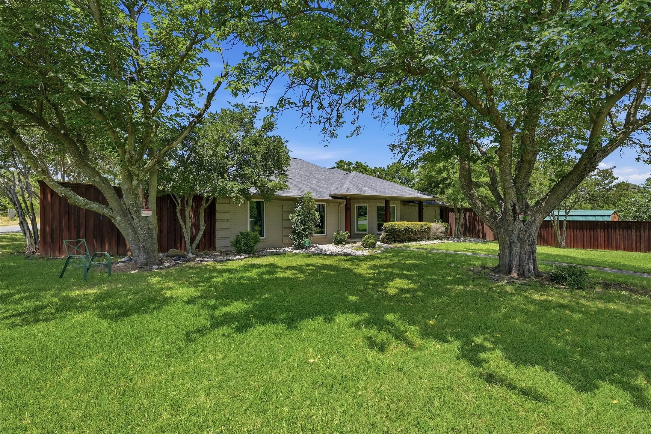 Single Family Residence For Sale in Grayson County , 167 Randell Terrace Drive, Denison, Texas 75020, 4 Bedroom, 3 Bathroom, 2 Garage spaces, 2,410 Sqft, built in 1987, Price $589,000, mls#21281482, Real Estate Agent in Denison, Homes For Sale in Grayson county, Homes For Sale in Denison, Realtor in Denison Texas, Real Estate Brokerage Independent Realty Texas, Luminita Cordes Realtor