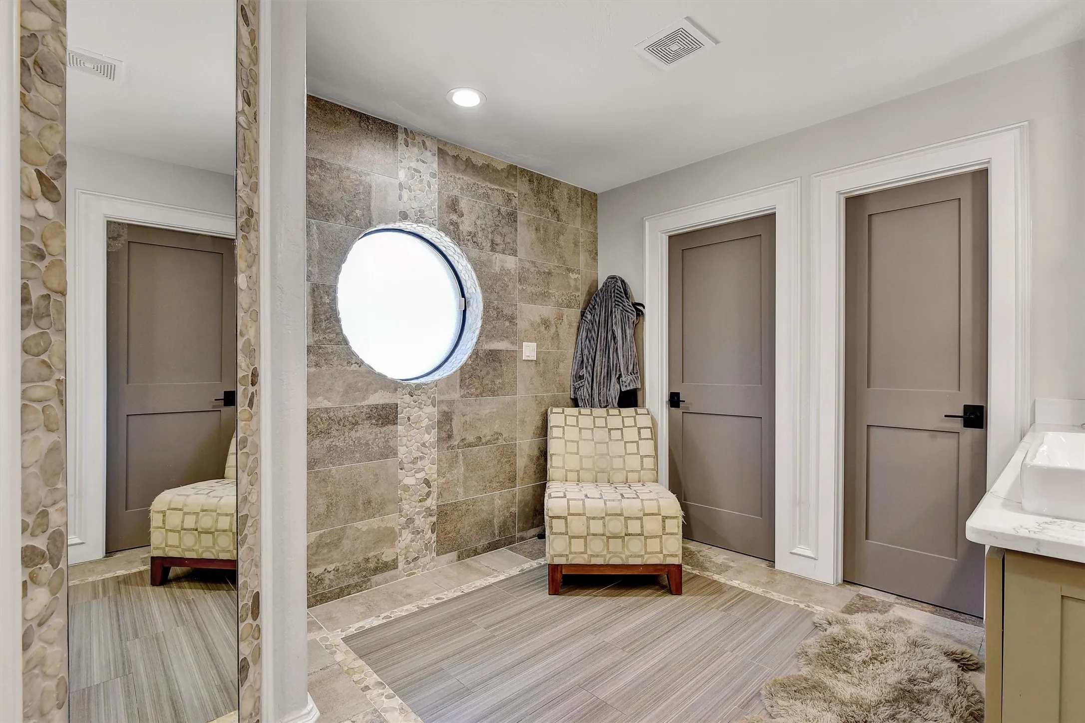 Single Family Residence For Sale in Grayson County , 167 Randell Terrace Drive, Denison, Texas 75020, 4 Bedroom, 3 Bathroom, 2 Garage spaces, 2,410 Sqft, built in 1987, Price $589,000, mls#21281482, Real Estate Agent in Denison, Homes For Sale in Grayson county, Homes For Sale in Denison, Realtor in Denison Texas, Real Estate Brokerage Independent Realty Texas, Luminita Cordes Realtor