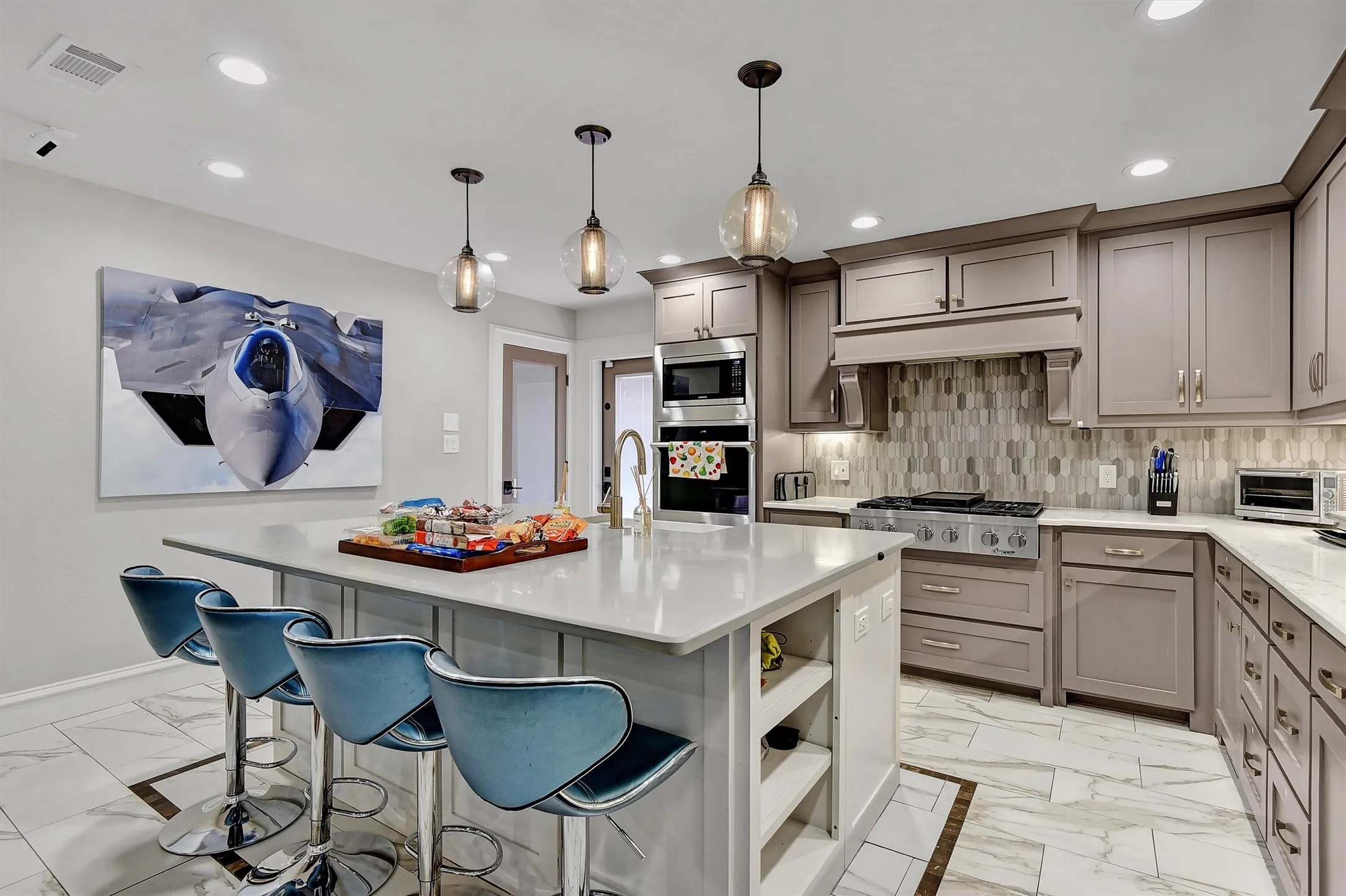 Single Family Residence For Sale in Grayson County , 167 Randell Terrace Drive, Denison, Texas 75020, 4 Bedroom, 3 Bathroom, 2 Garage spaces, 2,410 Sqft, built in 1987, Price $589,000, mls#21281482, Real Estate Agent in Denison, Homes For Sale in Grayson county, Homes For Sale in Denison, Realtor in Denison Texas, Real Estate Brokerage Independent Realty Texas, Luminita Cordes Realtor