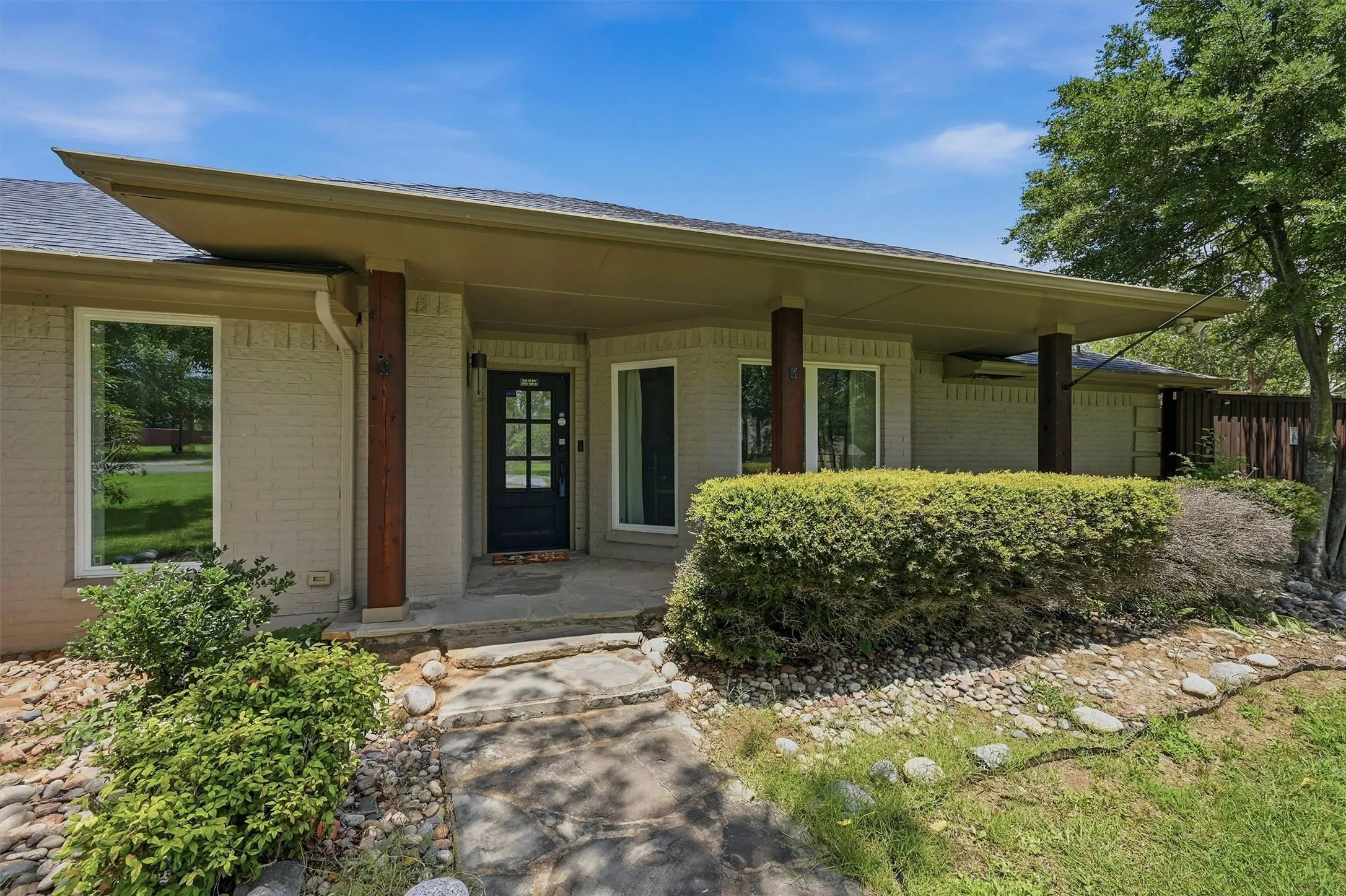 Single Family Residence For Sale in Grayson County , 167 Randell Terrace Drive, Denison, Texas 75020, 4 Bedroom, 3 Bathroom, 2 Garage spaces, 2,410 Sqft, built in 1987, Price $589,000, mls#21281482, Real Estate Agent in Denison, Homes For Sale in Grayson county, Homes For Sale in Denison, Realtor in Denison Texas, Real Estate Brokerage Independent Realty Texas, Luminita Cordes Realtor
