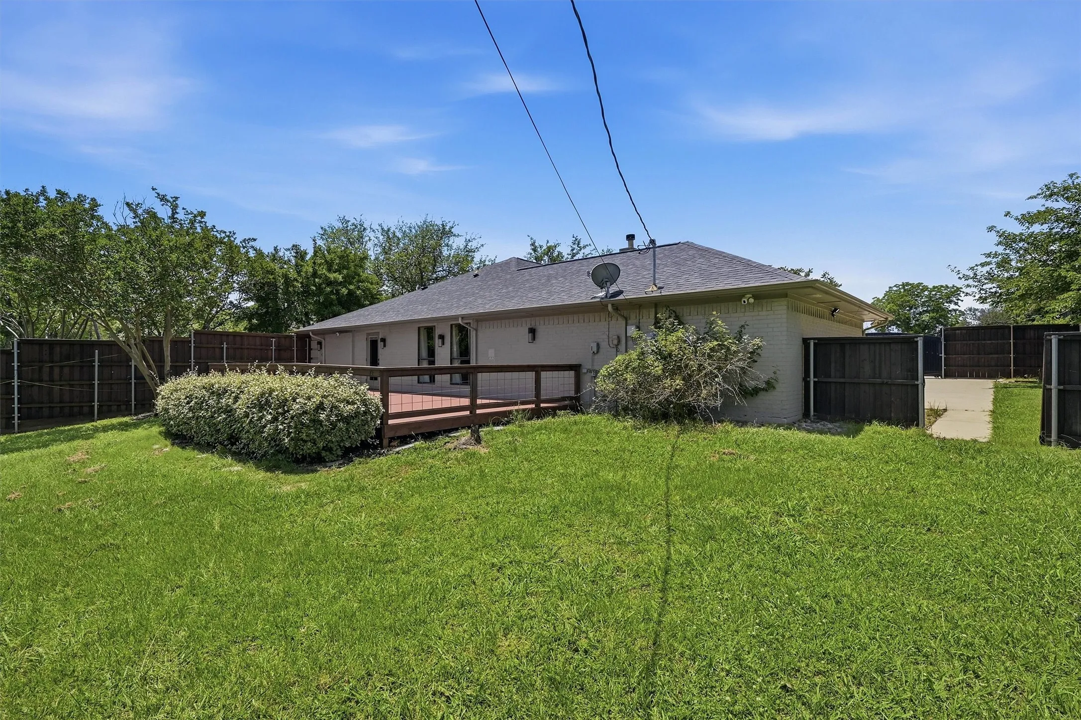 Single Family Residence For Sale in Grayson County , 167 Randell Terrace Drive, Denison, Texas 75020, 4 Bedroom, 3 Bathroom, 2 Garage spaces, 2,410 Sqft, built in 1987, Price $589,000, mls#21281482, Real Estate Agent in Denison, Homes For Sale in Grayson county, Homes For Sale in Denison, Realtor in Denison Texas, Real Estate Brokerage Independent Realty Texas, Luminita Cordes Realtor