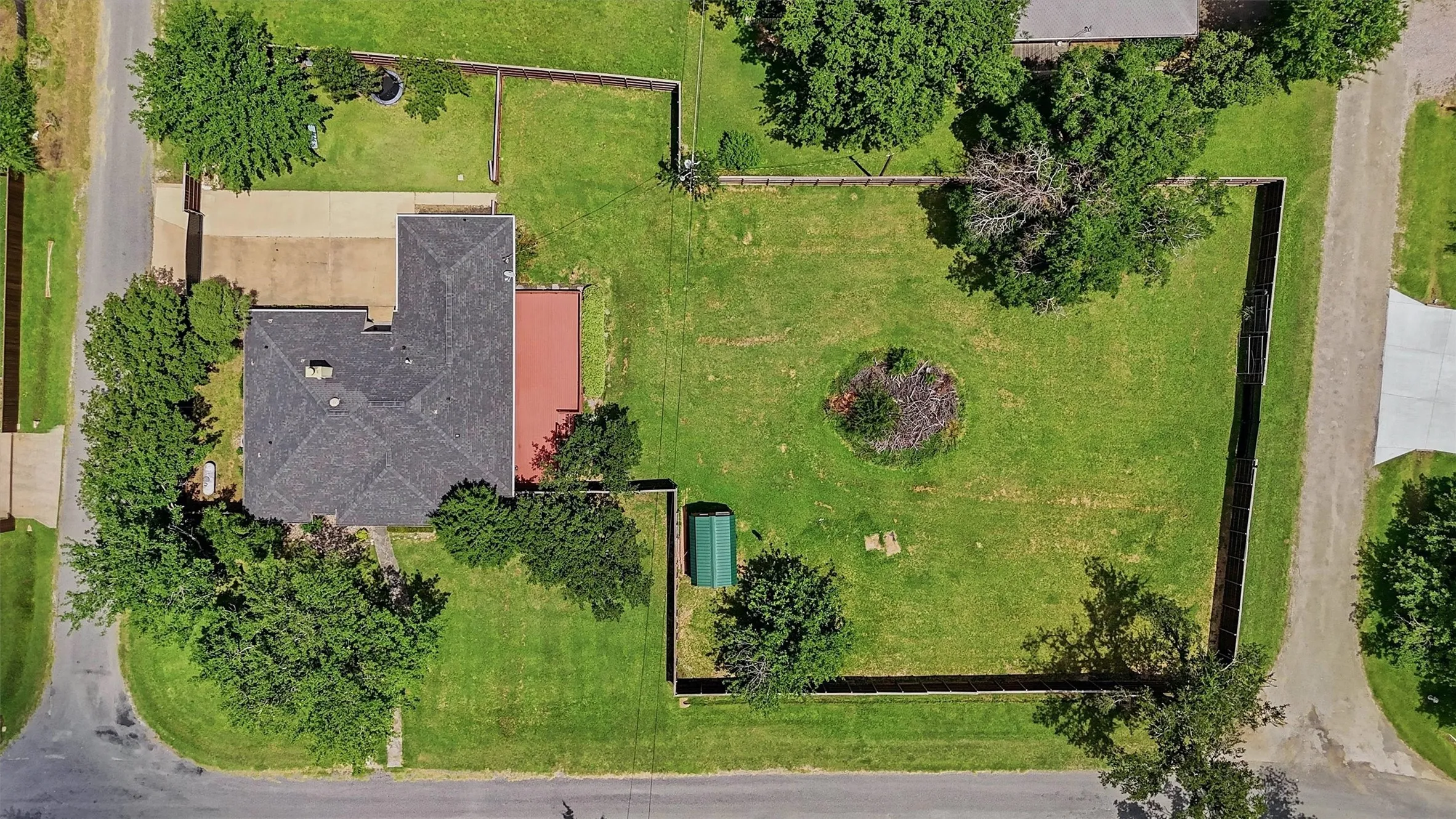 Single Family Residence For Sale in Grayson County , 167 Randell Terrace Drive, Denison, Texas 75020, 4 Bedroom, 3 Bathroom, 2 Garage spaces, 2,410 Sqft, built in 1987, Price $589,000, mls#21281482, Real Estate Agent in Denison, Homes For Sale in Grayson county, Homes For Sale in Denison, Realtor in Denison Texas, Real Estate Brokerage Independent Realty Texas, Luminita Cordes Realtor