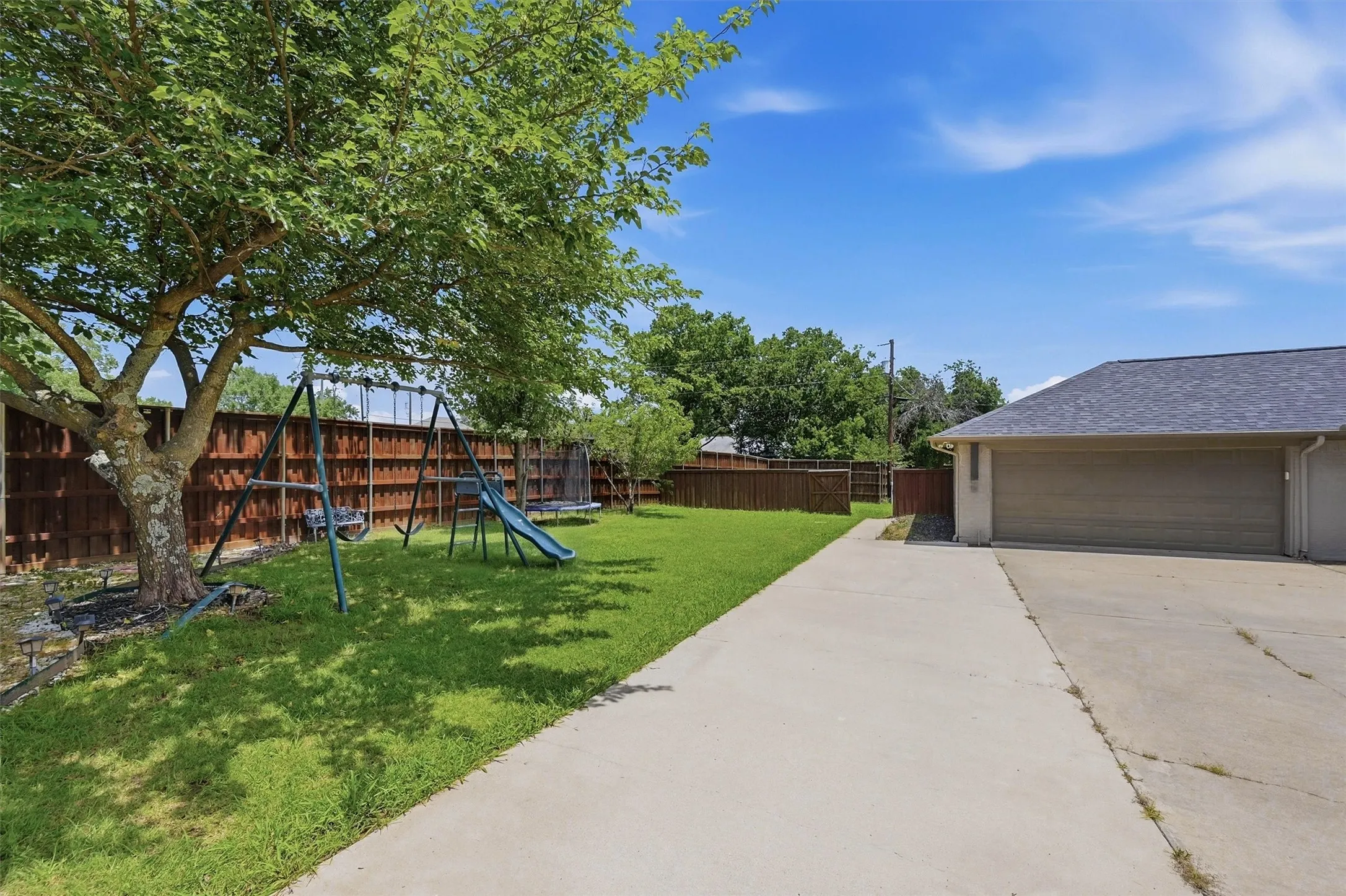 Single Family Residence For Sale in Grayson County , 167 Randell Terrace Drive, Denison, Texas 75020, 4 Bedroom, 3 Bathroom, 2 Garage spaces, 2,410 Sqft, built in 1987, Price $589,000, mls#21281482, Real Estate Agent in Denison, Homes For Sale in Grayson county, Homes For Sale in Denison, Realtor in Denison Texas, Real Estate Brokerage Independent Realty Texas, Luminita Cordes Realtor