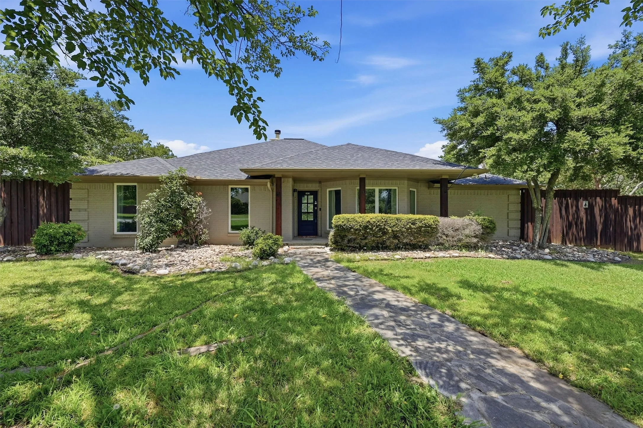 Single Family Residence For Sale in Grayson County , 167 Randell Terrace Drive, Denison, Texas 75020, 4 Bedroom, 3 Bathroom, 2 Garage spaces, 2,410 Sqft, built in 1987, Price $589,000, mls#21281482, Real Estate Agent in Denison, Homes For Sale in Grayson county, Homes For Sale in Denison, Realtor in Denison Texas, Real Estate Brokerage Independent Realty Texas, Luminita Cordes Realtor