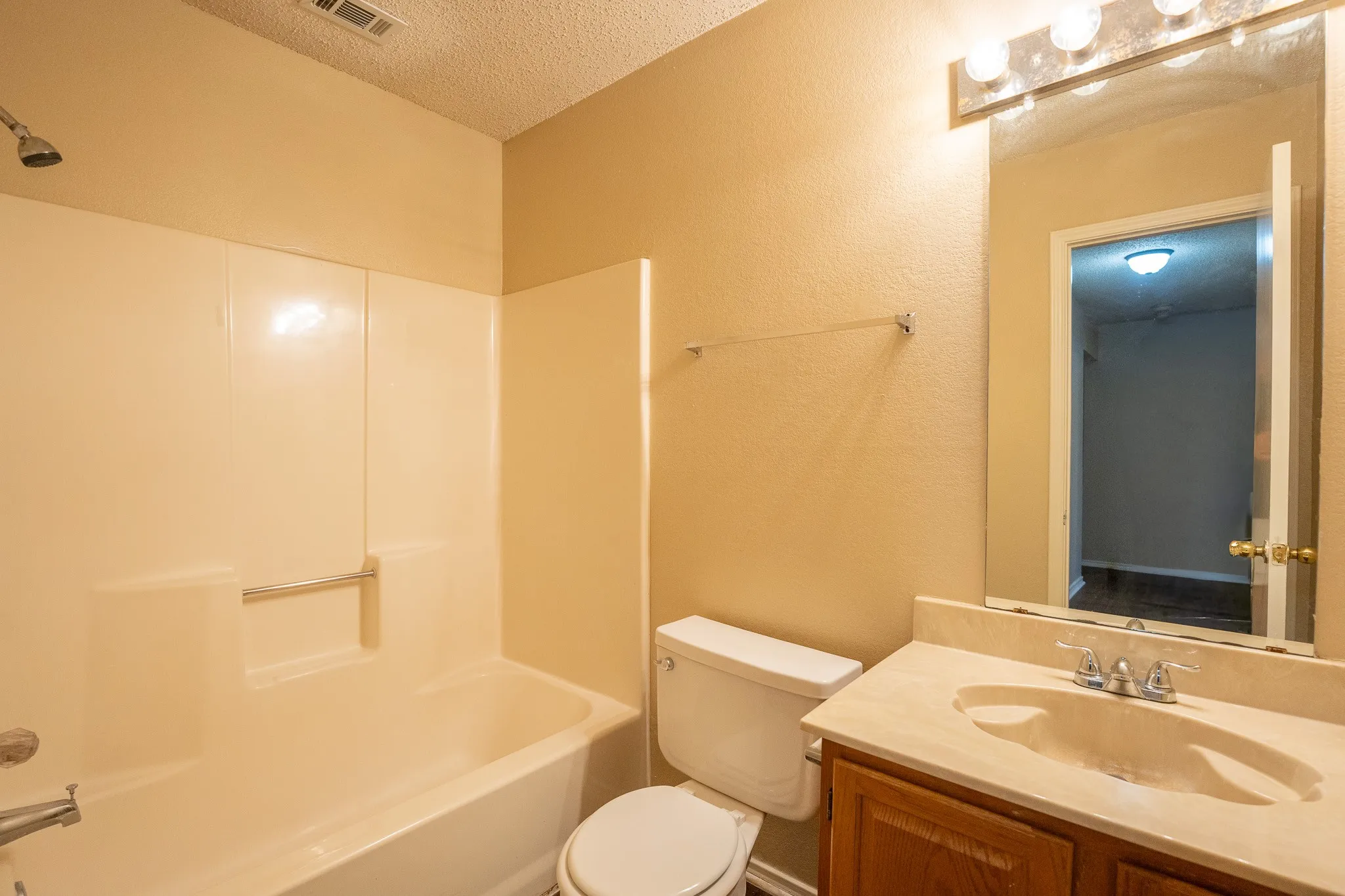 Single Family Residence For Rent in Dallas County , 831 Ash Grove Lane, De Soto, Texas 75115, 3 Bedroom, 2 Bathroom, 2 Garage spaces, 1,954 Sqft, built in 1988, mls#21289374, Real Estate Agent in De Soto, Homes For Rent in Dallas county, Homes For Rent in De Soto, Realtor in De Soto Texas, Real Estate Brokerage Independent Realty Texas, Luminita Cordes Realtor