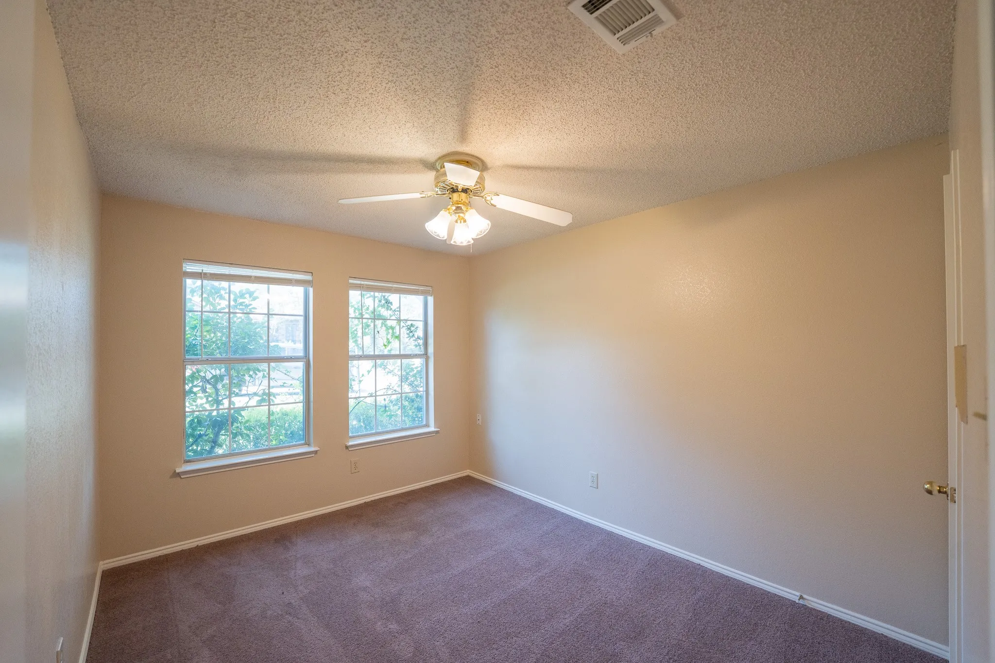Single Family Residence For Rent in Dallas County , 831 Ash Grove Lane, De Soto, Texas 75115, 3 Bedroom, 2 Bathroom, 2 Garage spaces, 1,954 Sqft, built in 1988, mls#21289374, Real Estate Agent in De Soto, Homes For Rent in Dallas county, Homes For Rent in De Soto, Realtor in De Soto Texas, Real Estate Brokerage Independent Realty Texas, Luminita Cordes Realtor