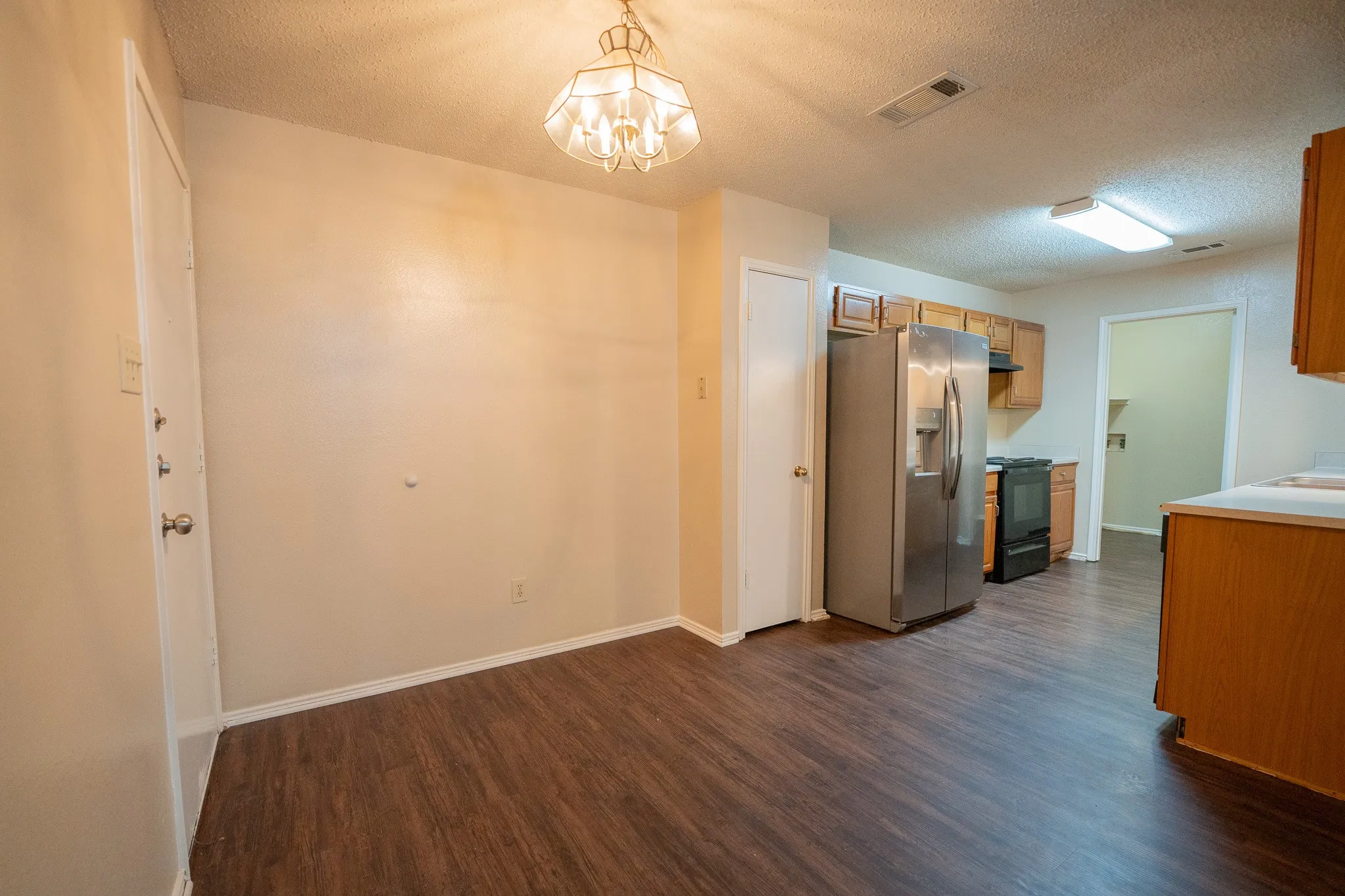 Single Family Residence For Rent in Dallas County , 831 Ash Grove Lane, De Soto, Texas 75115, 3 Bedroom, 2 Bathroom, 2 Garage spaces, 1,954 Sqft, built in 1988, mls#21289374, Real Estate Agent in De Soto, Homes For Rent in Dallas county, Homes For Rent in De Soto, Realtor in De Soto Texas, Real Estate Brokerage Independent Realty Texas, Luminita Cordes Realtor