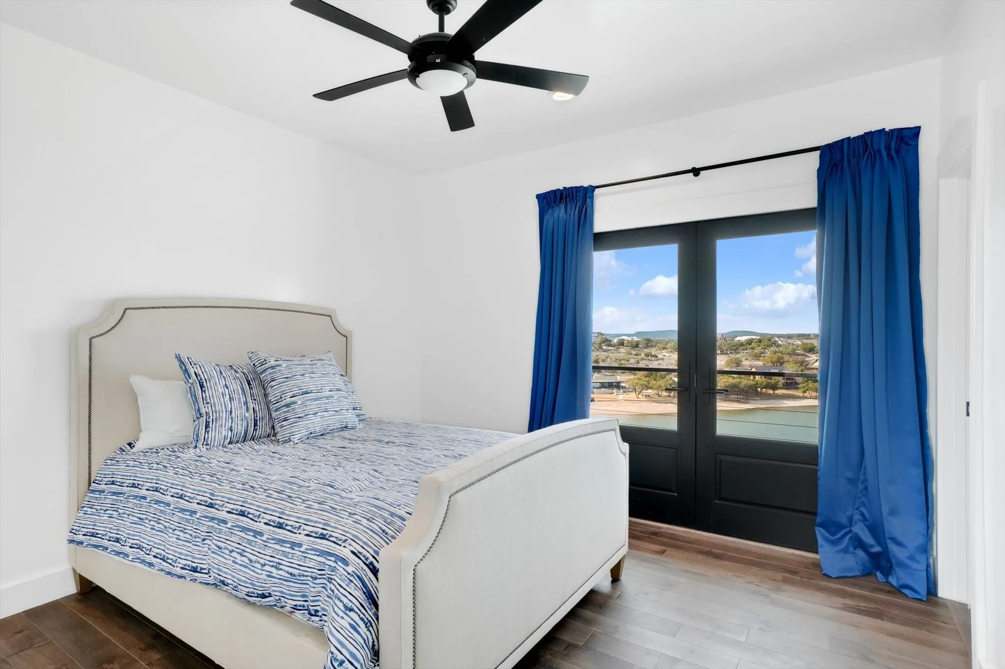 Single Family Residence For Sale in Palo Pinto County , 7077 W Hells Gate Drive, Strawn, Texas 76475, 4 Bedroom, 6 Bathroom, 3 Garage spaces, 3,920 Sqft, built in 2021, mls#21287302, Real Estate Agent in Strawn, Homes For Sale in Palo Pinto county, Homes For Sale in Strawn, Realtor in Strawn Texas, Real Estate Brokerage Independent Realty Texas, Luminita Cordes Realtor