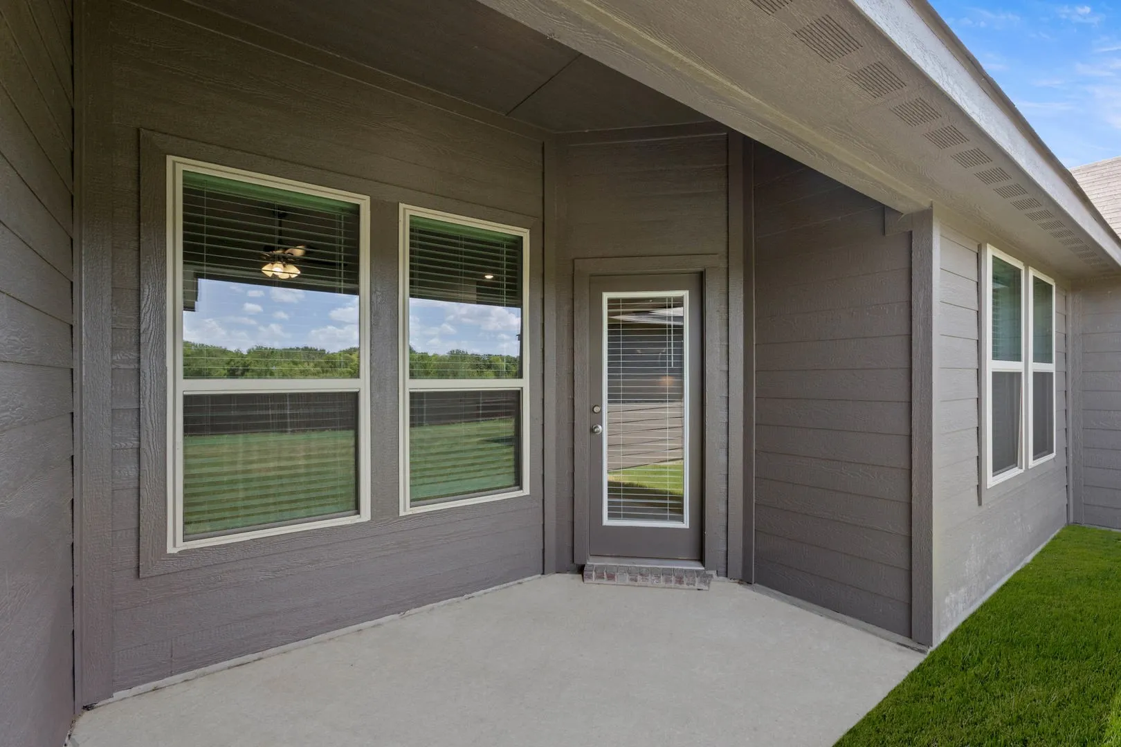 2609 River Bank-Patio-1