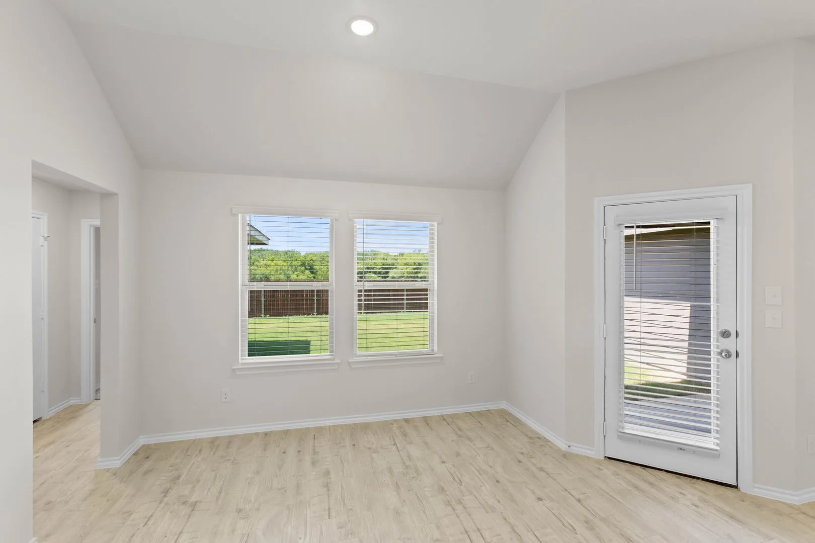 2609 River Bank-Dining-1