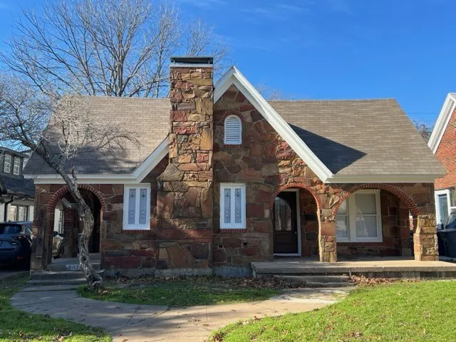 Duplex For Rent in Dallas County , 5117 Mission Avenue, Dallas, Texas 75206, 1 Bedroom, 1 Bathroom, Garage spaces, 811 Sqft, built in 1937, mls#21284290, Real Estate Agent in Dallas, Homes For Rent in Dallas county, Homes For Rent in Dallas, Realtor in Dallas Texas, Real Estate Brokerage Independent Realty Texas, Luminita Cordes Realtor