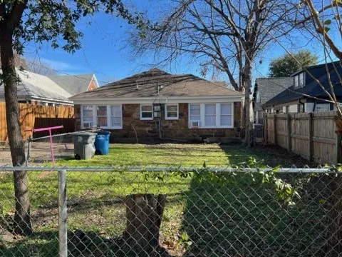 Duplex For Rent in Dallas County , 5117 Mission Avenue, Dallas, Texas 75206, 1 Bedroom, 1 Bathroom, Garage spaces, 811 Sqft, built in 1937, mls#21284290, Real Estate Agent in Dallas, Homes For Rent in Dallas county, Homes For Rent in Dallas, Realtor in Dallas Texas, Real Estate Brokerage Independent Realty Texas, Luminita Cordes Realtor