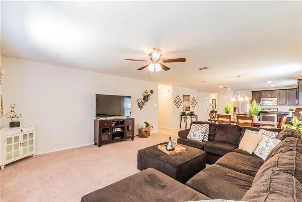 Single Family Residence For Rent in Collin County , 3007 Hickory Ridge, Melissa, Texas 75454, 3 Bedroom, 2 Bathroom, 2 Garage spaces, 1,948 Sqft, built in 2015, Price $2,075, mls#21289394, Real Estate Agent in Melissa, Homes For Rent in Collin county, Homes For Rent in Melissa, Realtor in Melissa Texas, Real Estate Brokerage Independent Realty Texas, Luminita Cordes Realtor